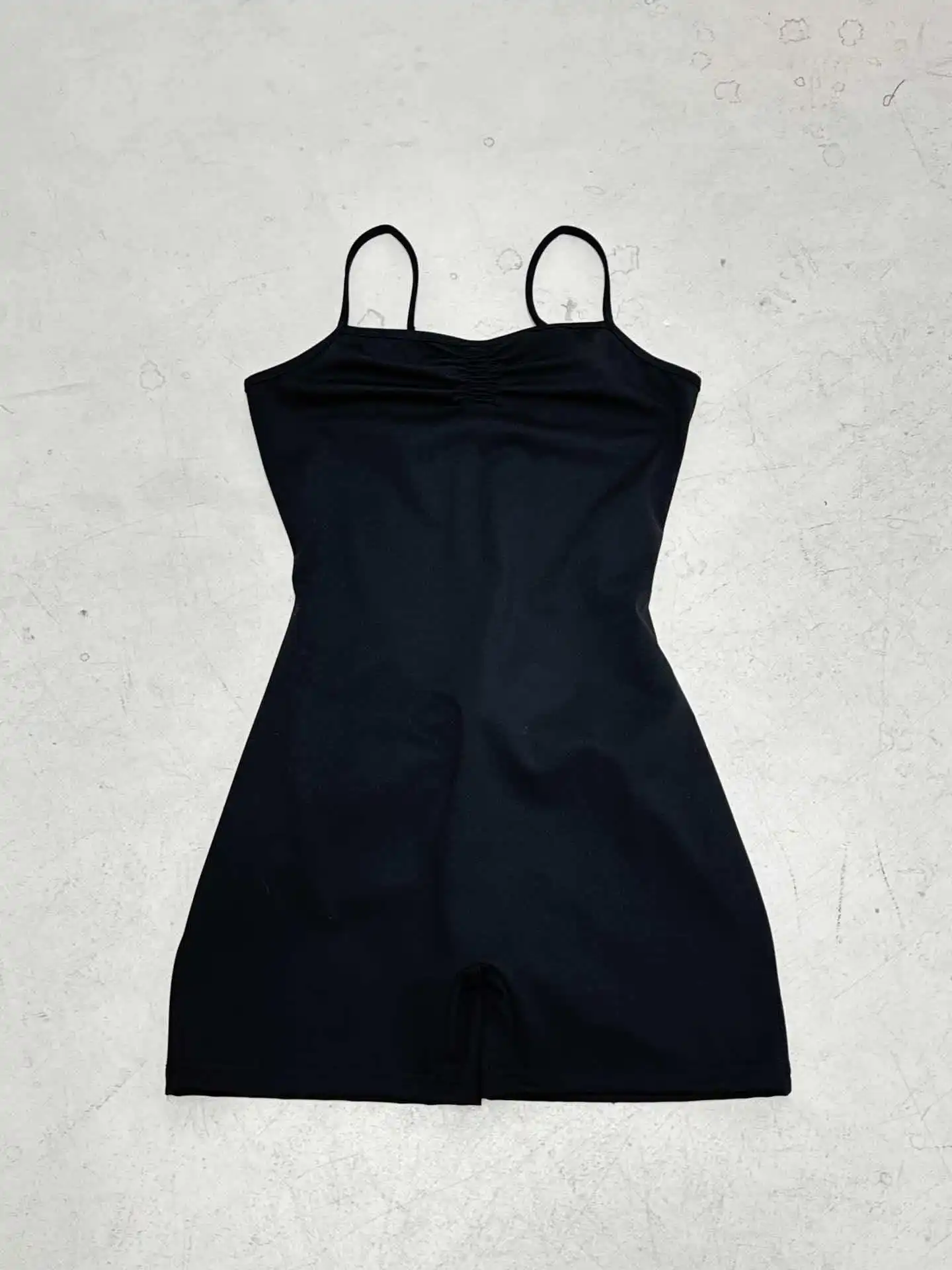 女性ソリッドブラックフィットネスヨガスキニー & ロンパースシャーリングローネックスパゲッティストラップ背中の開いたピーチヒップスリムカジュアルストリートロンパース