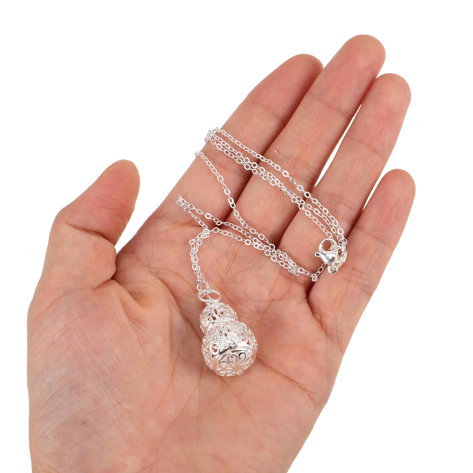 

Vintage Gourd Aromatherapy Necklace Hollow Fragrance Pendant Women Brass Locket Chain Ethnic Style Lucky Choker Essential Oil