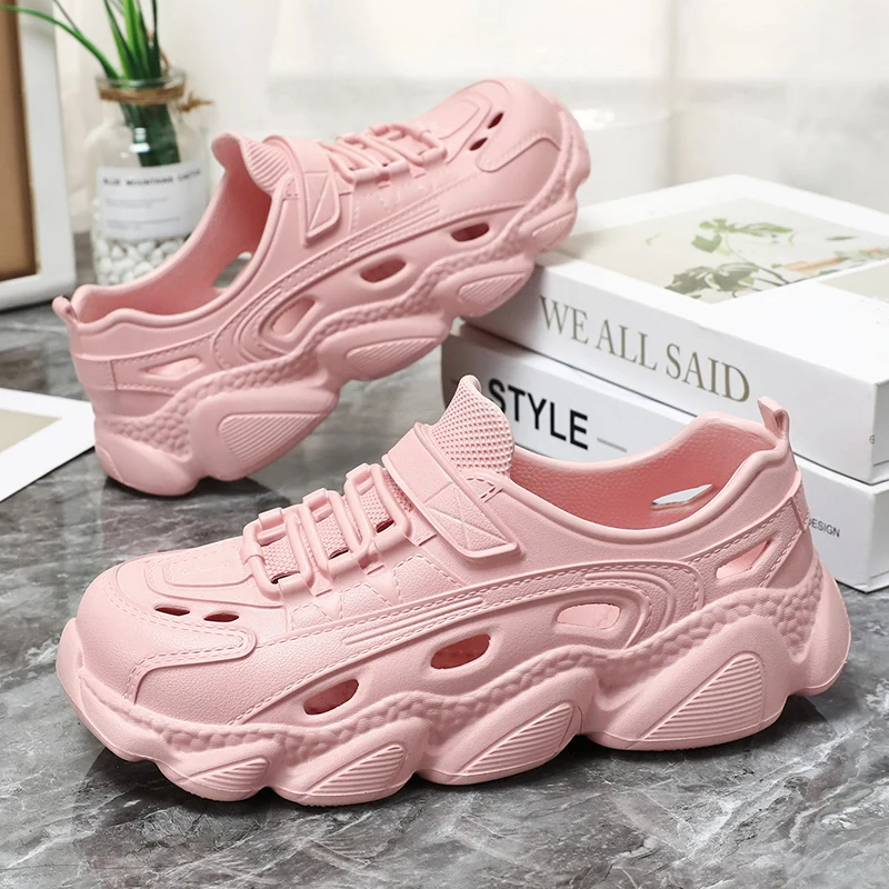 A pair of children's lightweight hollow sandals non slip soft sole for outdoor walking home summer travel use KT-2128