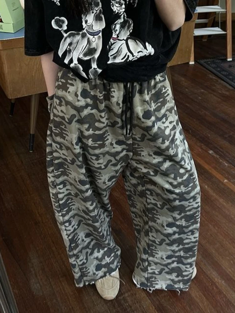 

HOUZHOU Women Wide Leg Camo Pants Vintage Oversized Sweatpants High Street Y2k 90s Aesthetic Baggy Camouflage Pants Trousers