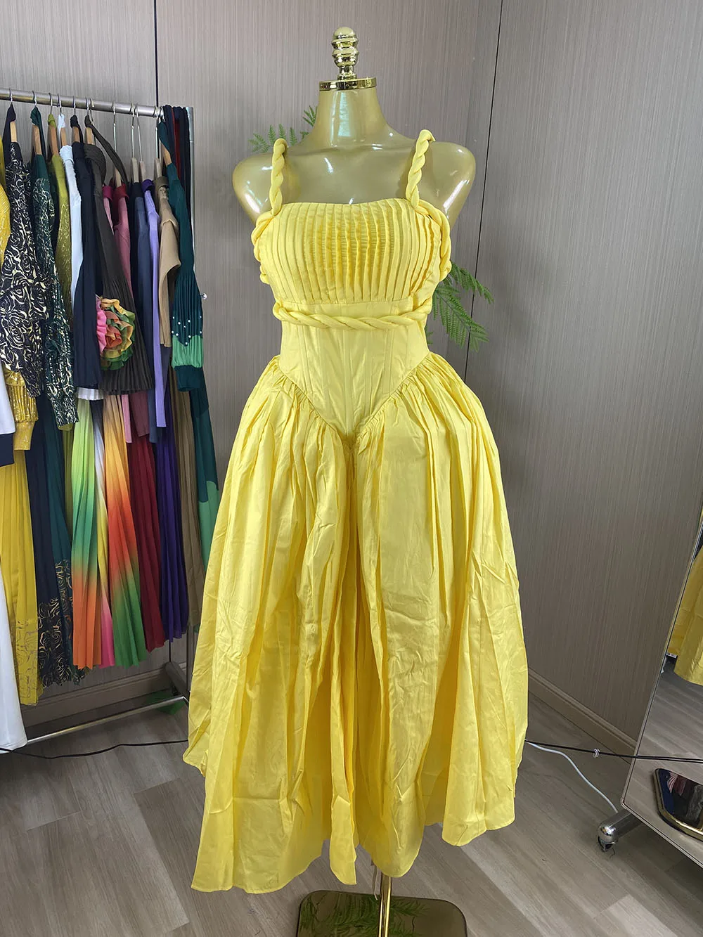 Elegant sleeveless, pleated, knot-detail halter dress from the Summer 2026 collection.-GZXX1189