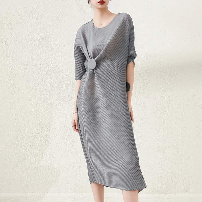 

Wholesale 2024 Miyake Pleated Dress Loose Leisure Buckle Solid Color Round Collar Women Casual Style Dresses