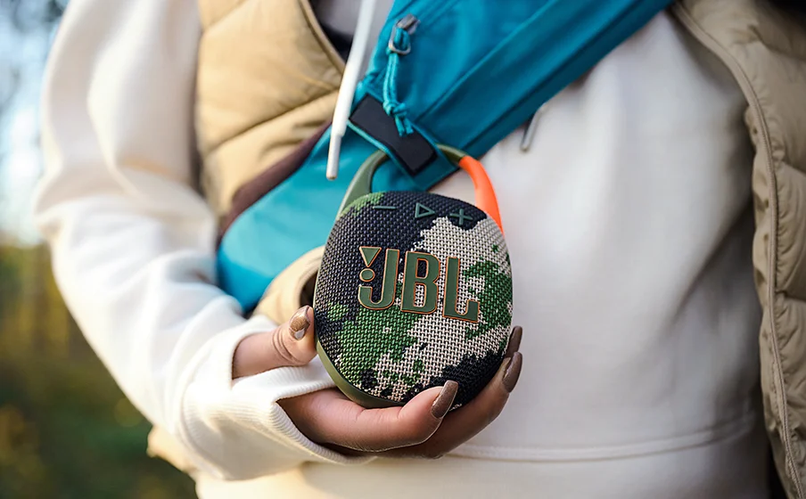 Altavoz Bluetooth JBL CLIP5, portátil con clip, perfecto para viajes y camping: basta con sujetarlo y escuchar música