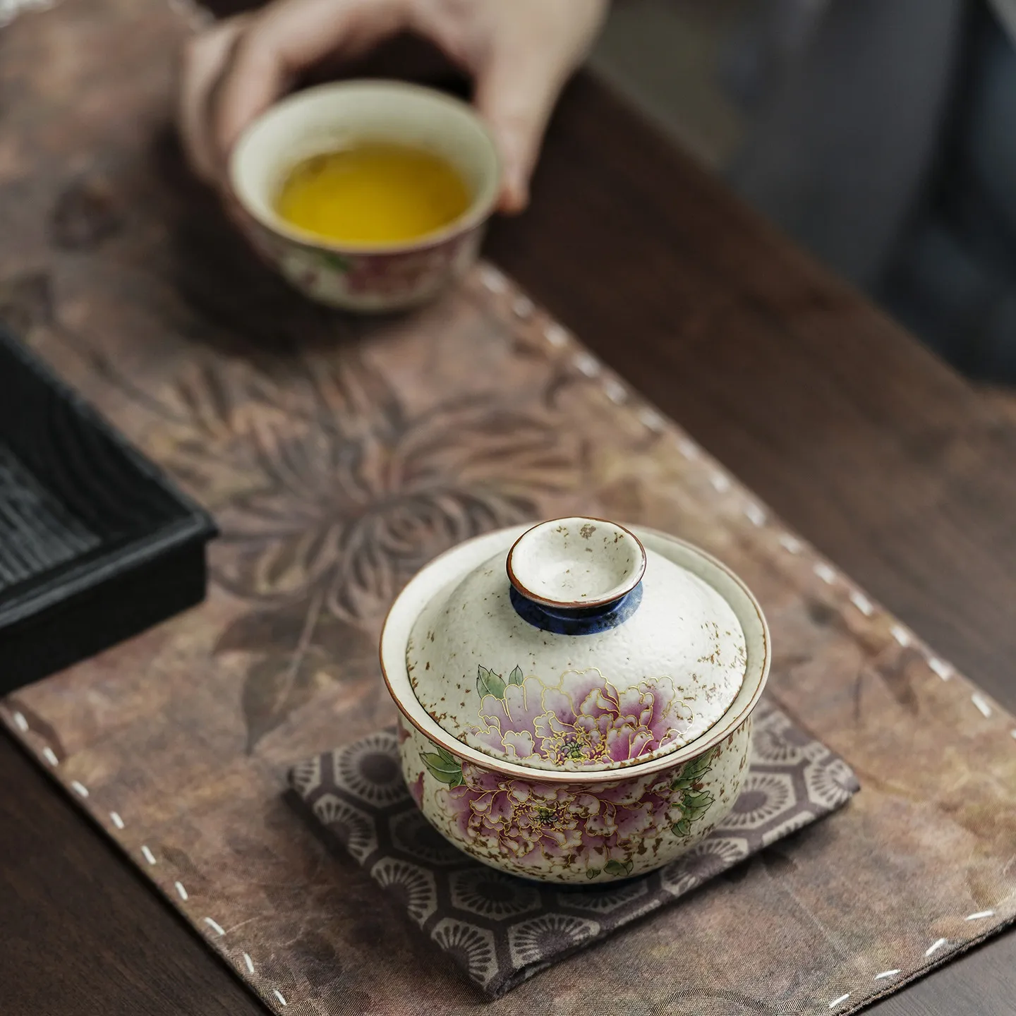 Blue and White Flint Red Peony Gaiwan with Detail, Ceramic Two Piece Tea Brewer for Loose Leaf Tea and Daily Tea Rituals