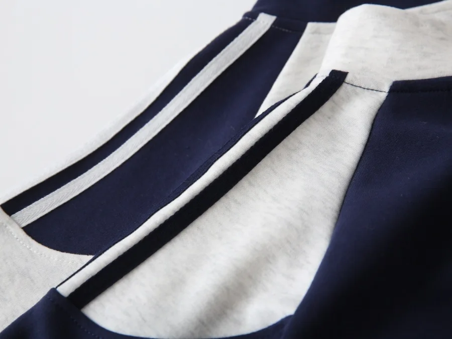 Sportlicher Kinder-Halbzip-Sweatshirt Herbst Farbblock Langarm-Pullover mit Flugzeug-Stickerei Lässige Jungen-Oberbekleidung – Detail 6