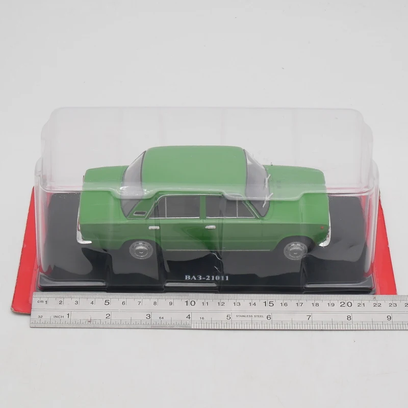 

Diecast Ixo 1:24 Scale Lada Vaz 21011 Soviet Alloy Car Model Collectible Toy Gift Souvenir Display Ornament