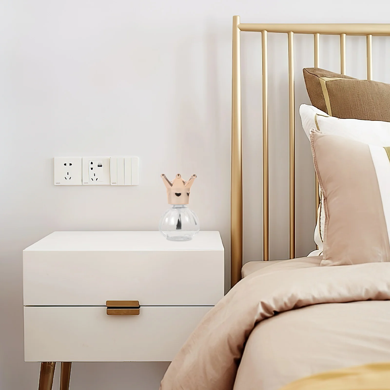 

4Pcs 10ml Refillable Nail Polish Glass Bottles Transparent Body No Leakage Environmentally Friendly Nail Polish Bottle