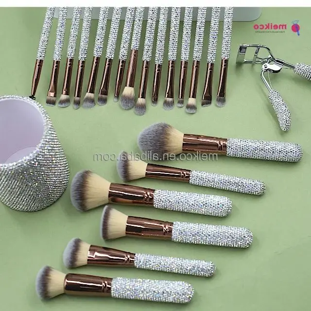 Professional 23pcs Glam Crystal Diamond Makeup Brush Set Rhinestone MakeupBrush Set Gifts for Woman Unique Bling Makeup Brushes