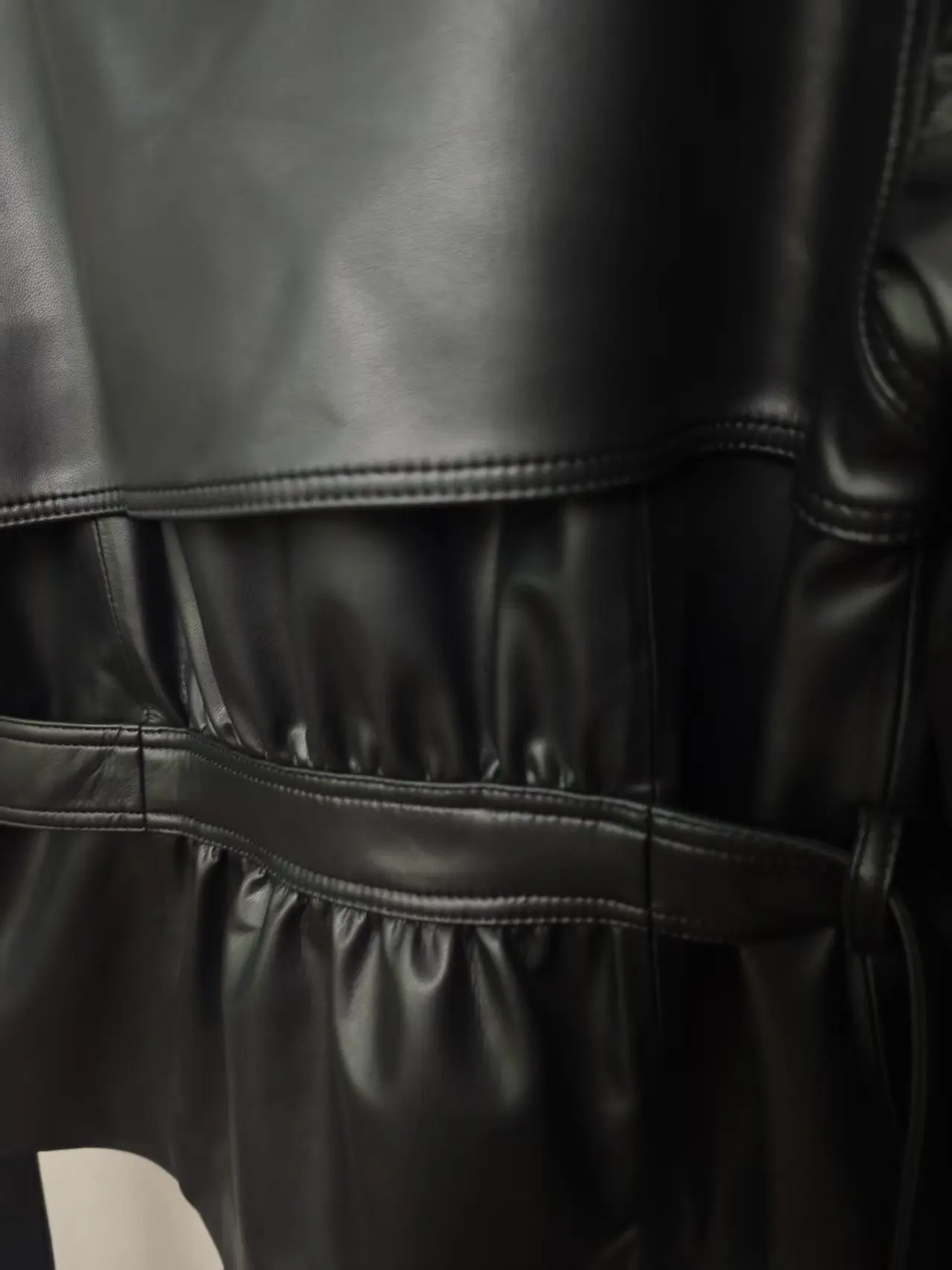 Damenmantel aus echtem Leder, kurzer Umlegekragen, luxuriöser, hochwertiger Herbst-Wintermantel für Damen