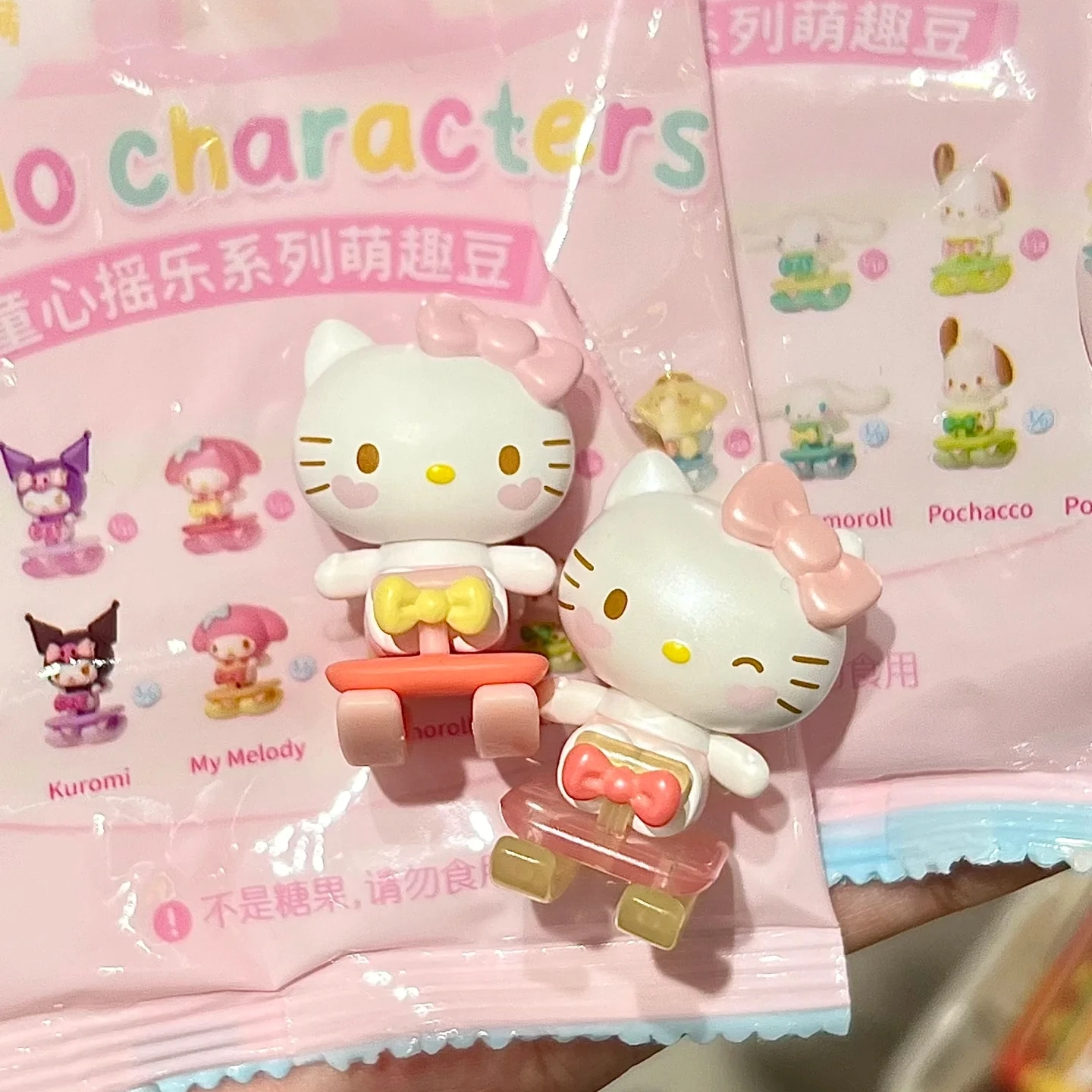 

Sanrio Pochacco Kuromi My Melody Childish Heart Wobbling Toy Mini Blind Box Trendy Collectible Cute Surprise Gifts Decorative