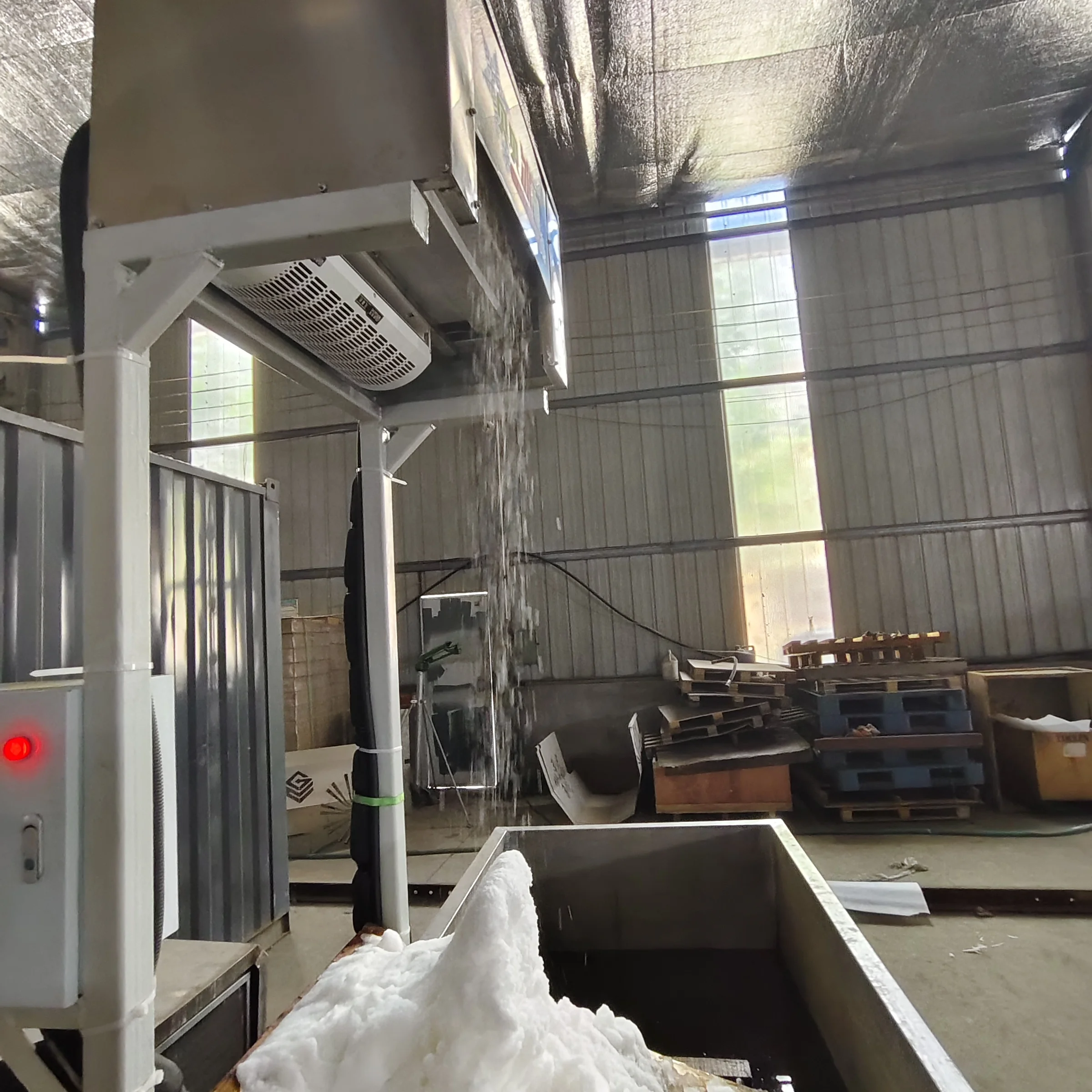 Commercial Indoor Outdoor Snow Generator Falling Machine for Theme Park Scenery view 3