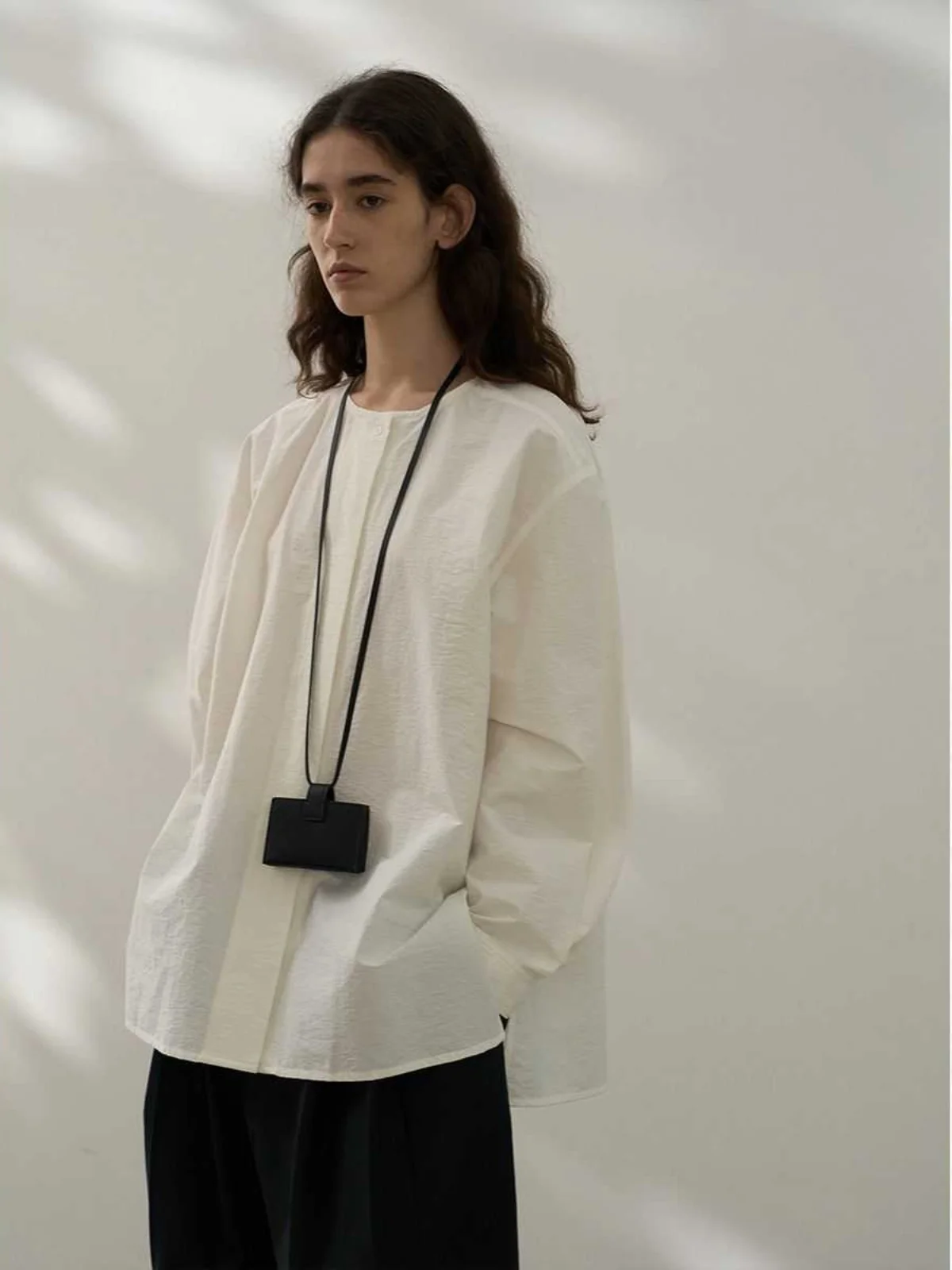 Septemberautumn 새로운 하이 엔드 Feelnichedesign 주름진 라운드 넥 셔츠 M7122 독특한 작은 군중 디자인 주름진 칼라 양식
