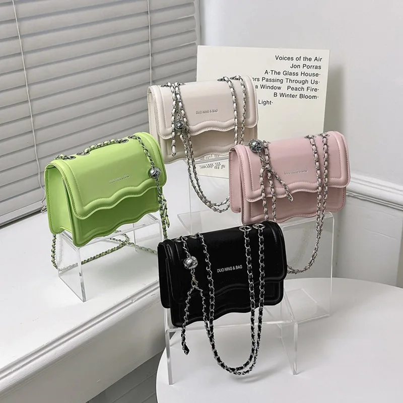 Elegant Women Shoulder Bag New Trend PU Leather Underarm Bags Fashionable Wave Patterned Small Square Bag with Chain