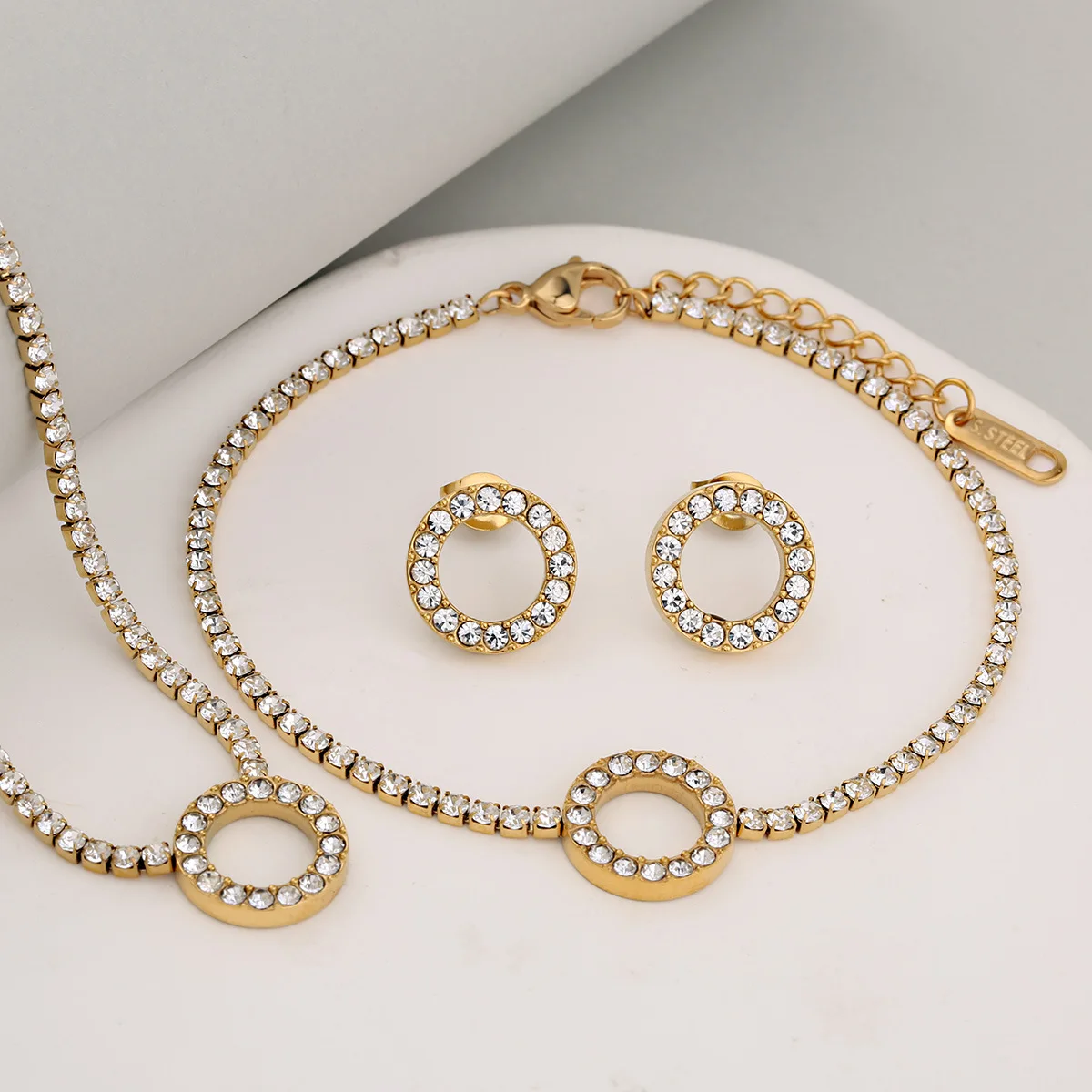 

Exquisite Craftsmanship Light Luxury Full Diamond Circle Stainless Steel Earrings Bracelet Necklace Set For Women