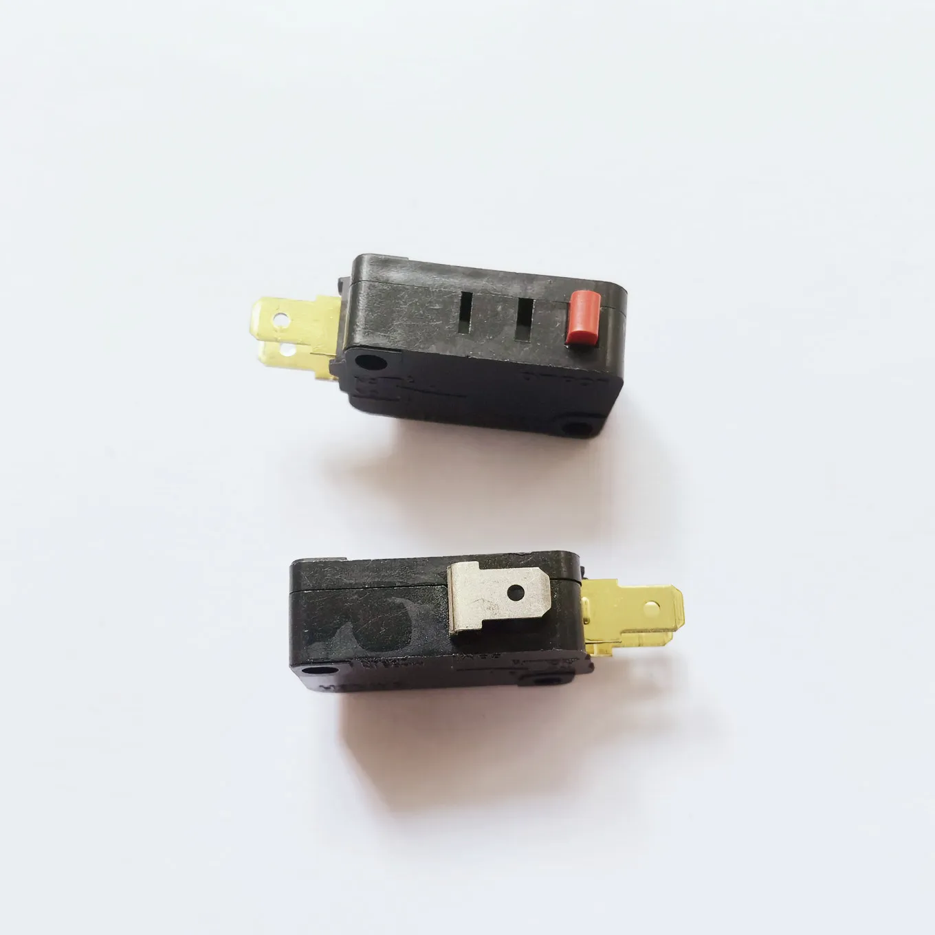 Original New 100% VX-01-1C23 Swing Lever Small Micro Switch 0.1A 125VAC 0.1A 30VDC