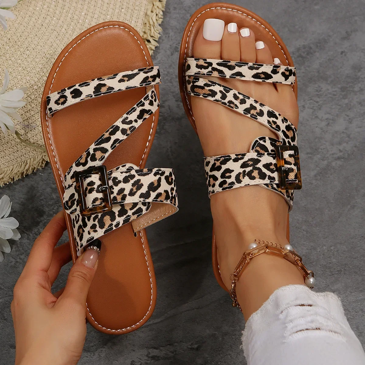 Women Summer Leopard Pattern Sandals New Fashion Retro Large Flat Slippers Outdoor Vacation Beach Casual Shoes Lightweight