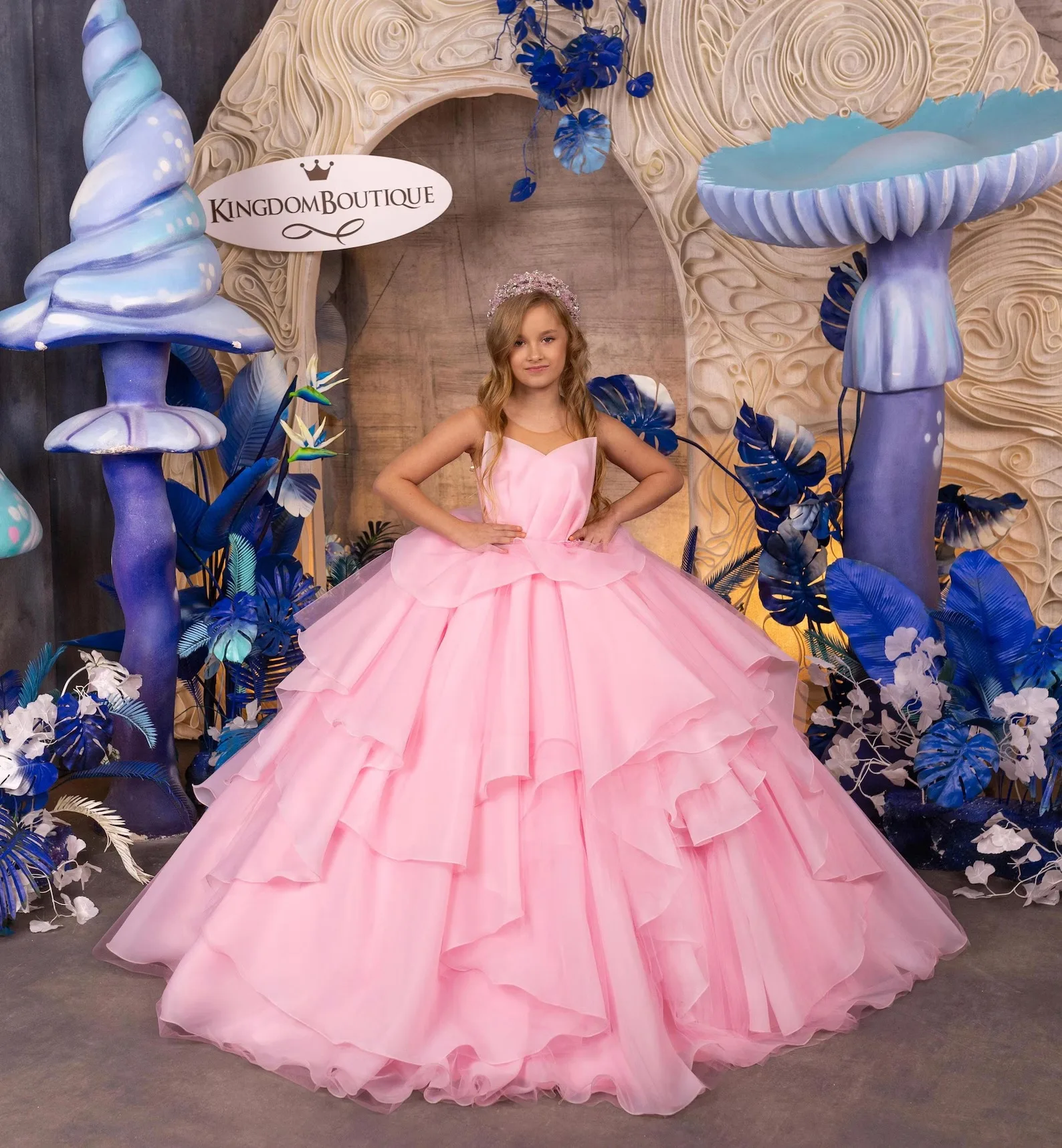 Maßgeschneidertes Luxus-Blumenmädchenkleid Hochzeitskleid Geburtstagsfeier Festliches Kleid Laufsteg Mehrlagiges Rüschen-Tüll-Ballkleid فساتين اطفال