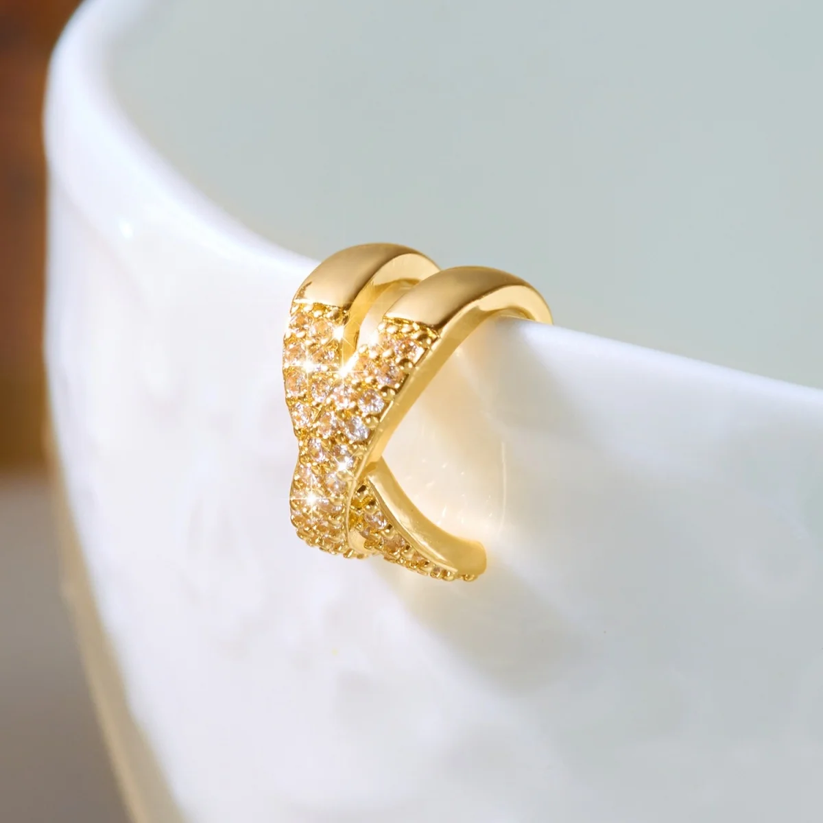 1 Stück minimalistischer, mit CZ-Zirkonia besetzter Kreuz-Ohrclip für Damen und Herren, trendiger, zierlicher, geometrischer Ohrclip, vielseitiger Schmuck – Detail 16