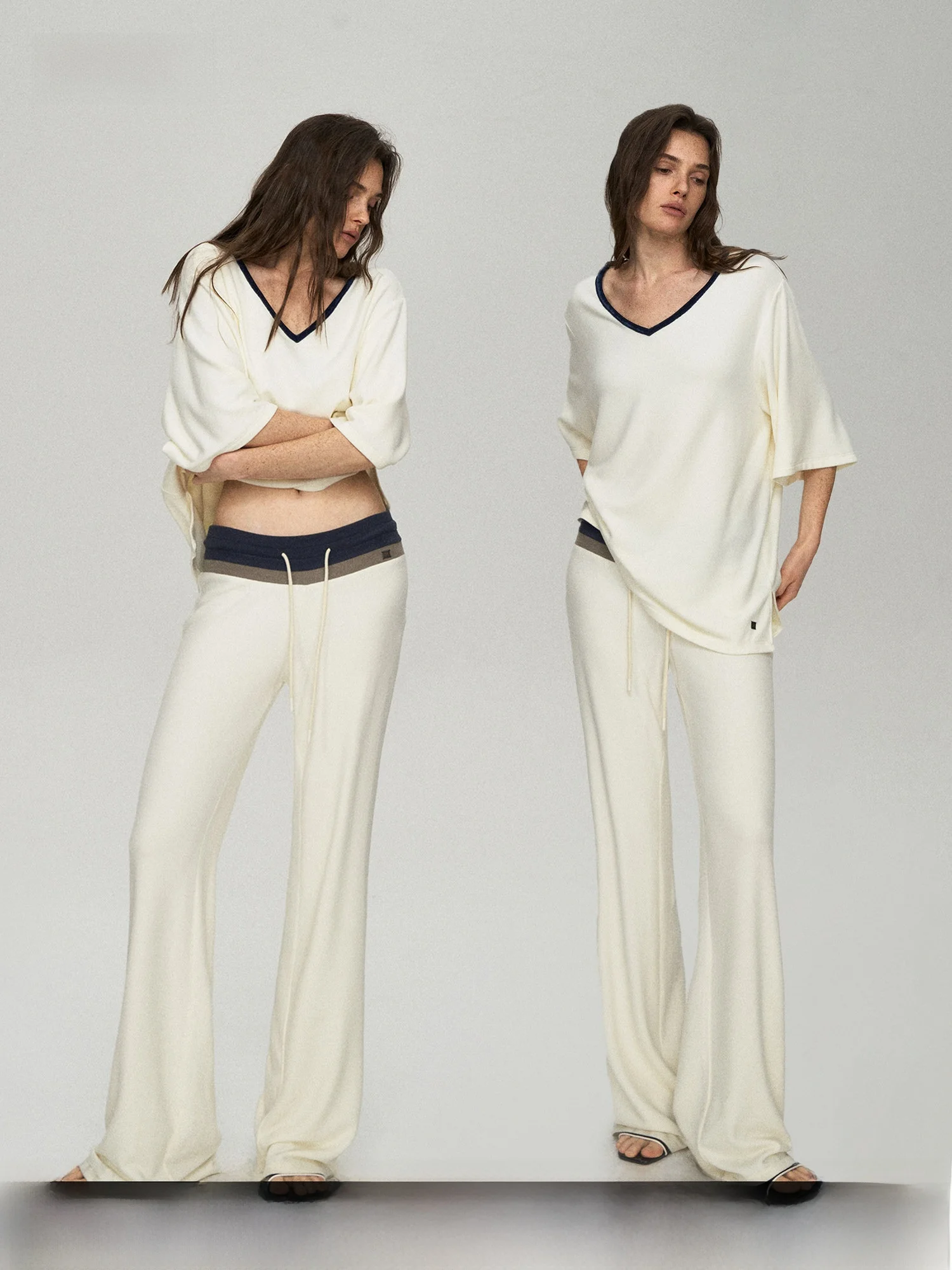 

Удобный комплект из топа с V-образным вырезом и эффектом похудения, а также струящихся брюк с высокой талией и широкими штанинами для женщин, зимняя мода