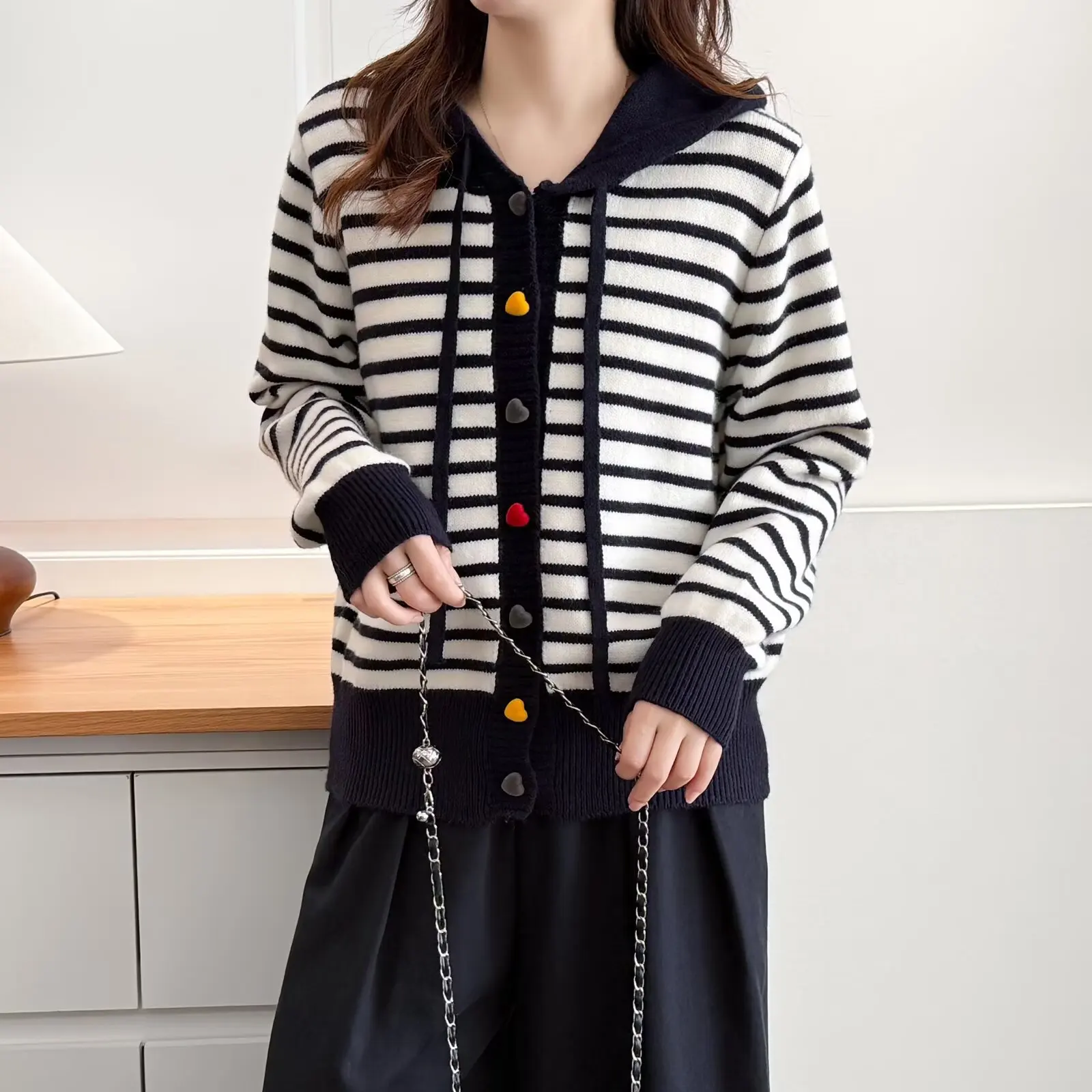 XXXL موضة حجم كبير المرأة محبوك سترة جديد الخريف الشتاء نمط ملون على شكل قلب مشبك مخطط مقنعين سترة