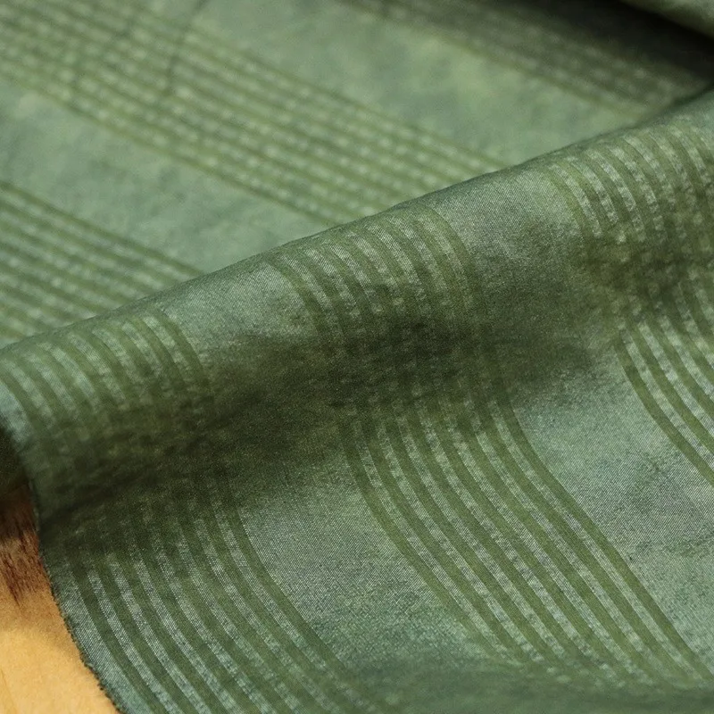 

Traditional hand-dyed tussah silk blended fabric a new Chinese-style Hanfu and cheongsam designer for Chinese fashion trends