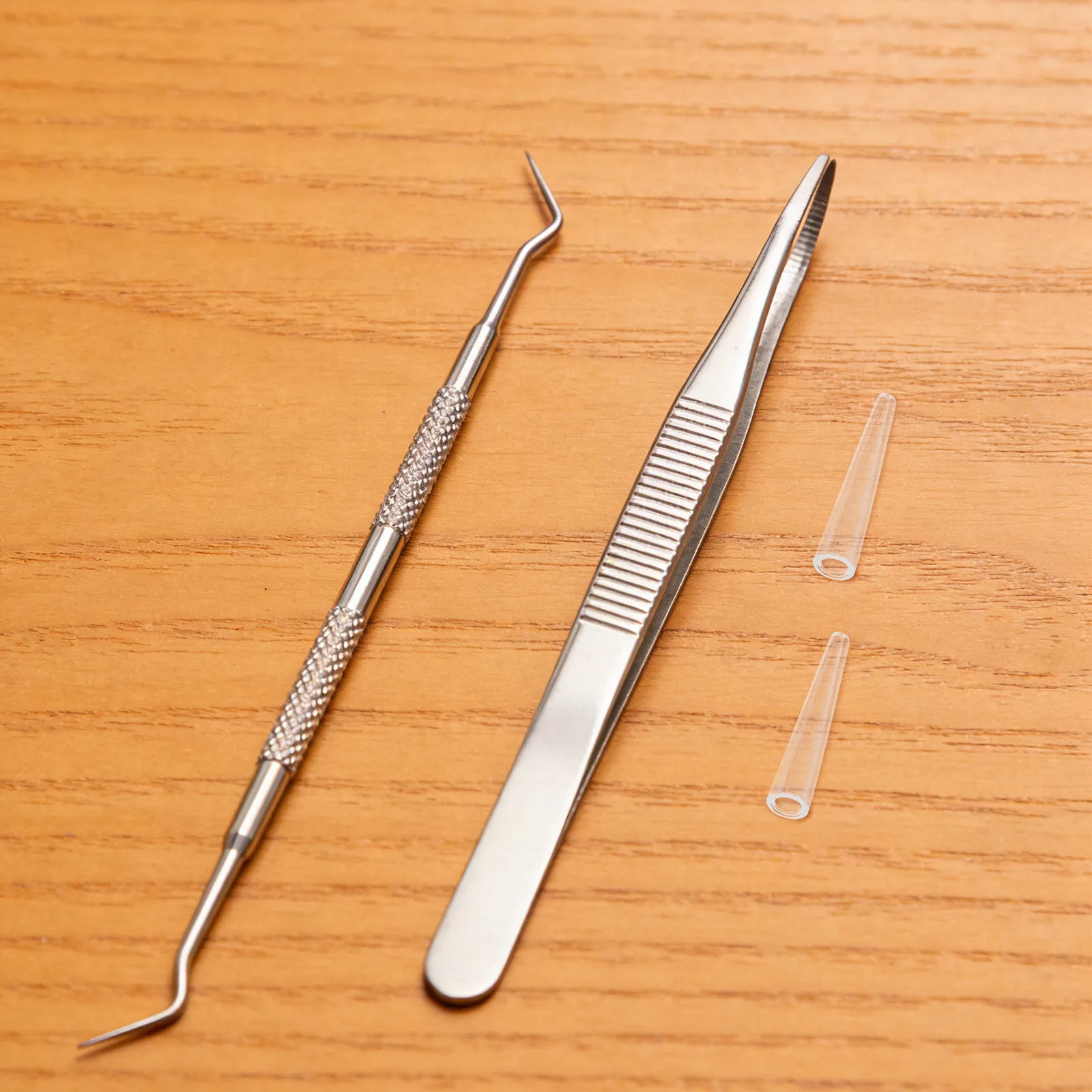 100Pcs PVC Tweezer Point Protectors Clear Non-Skid Tip Caps for Eyelash Tweezers Needle Tools Beauty Salon Extensions Travel