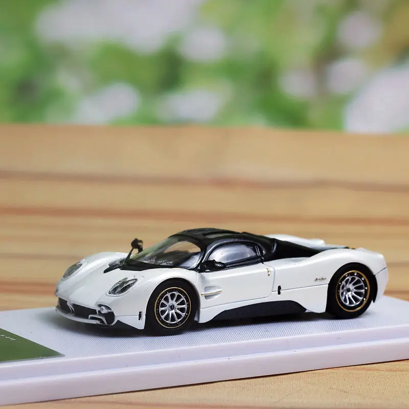 

XF Model 1:64 Pagani Utopia die-cast simulation alloy car model, boys' toy, adult collectible ornament.
