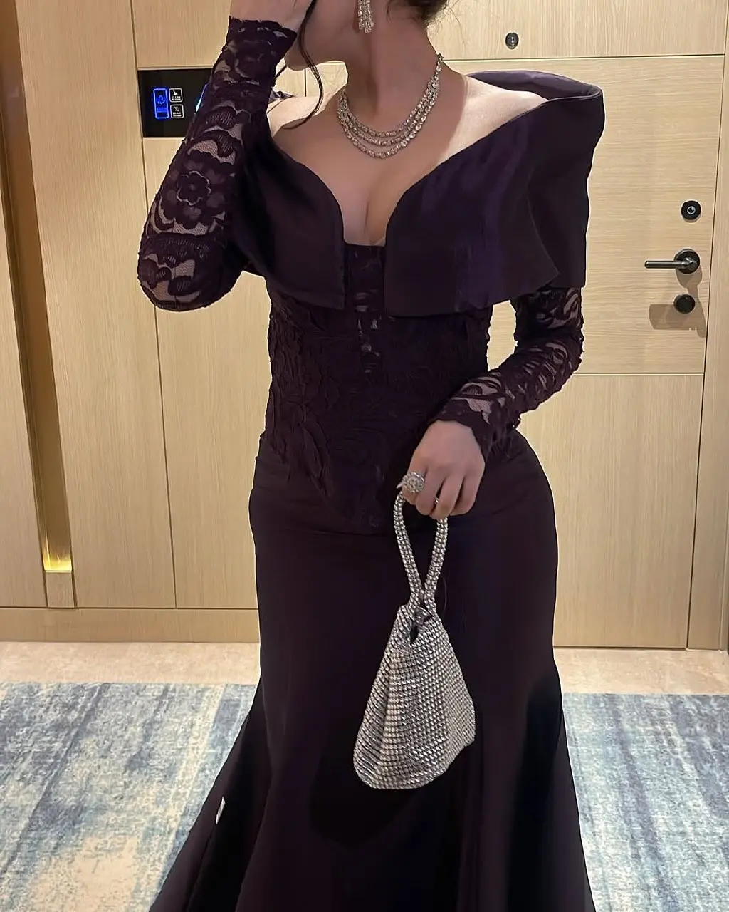 

2025 Custom Made Sweetheart Satin Off the Shoulder Party Dress Exquisite Lace Long Sleeves Floor Length Evening Dress