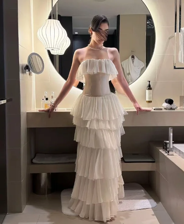 Di alta Qualità Personalizzato Lunghezza Del Pavimento A File Rughe Cinghia Posteriore Senza Maniche Robe Pour Mariage Invité Abiti De Fiesta Para Bodas