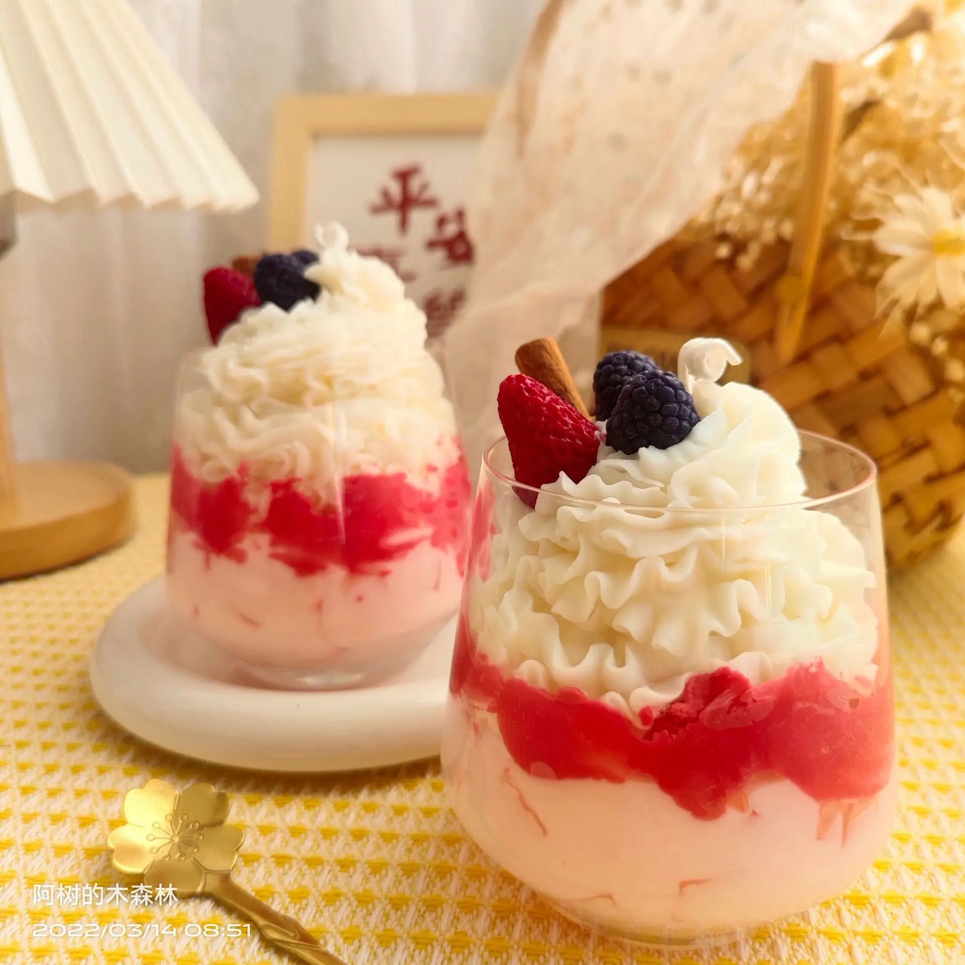 Strawberry  Milk Tea Cup Raspberry Trouble Cream Scented Candle Gift Birthday Gift Decoration Shooting Props