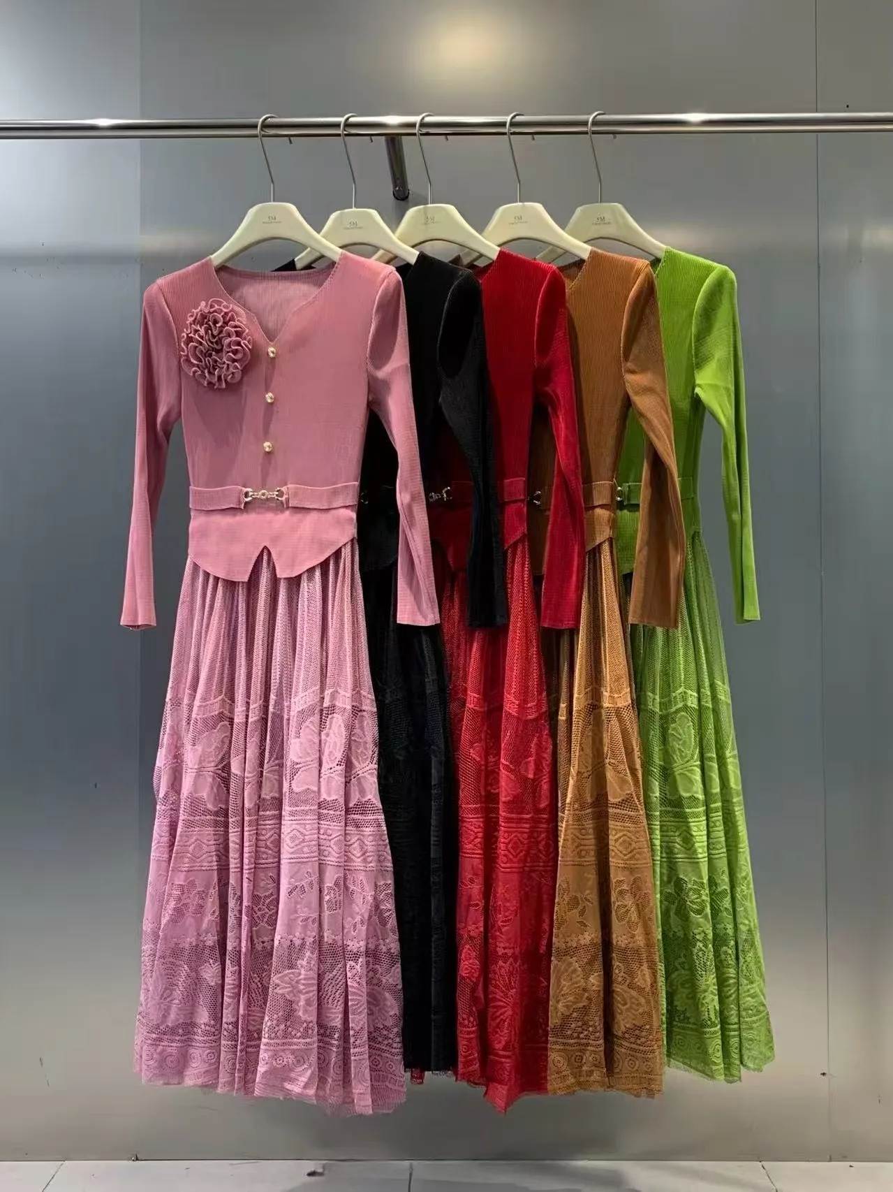 

2025 Women's Fashion Autumn New Dress Waist Thin High-end Lace Splicing Big Pendulum Long Pleated Skirt