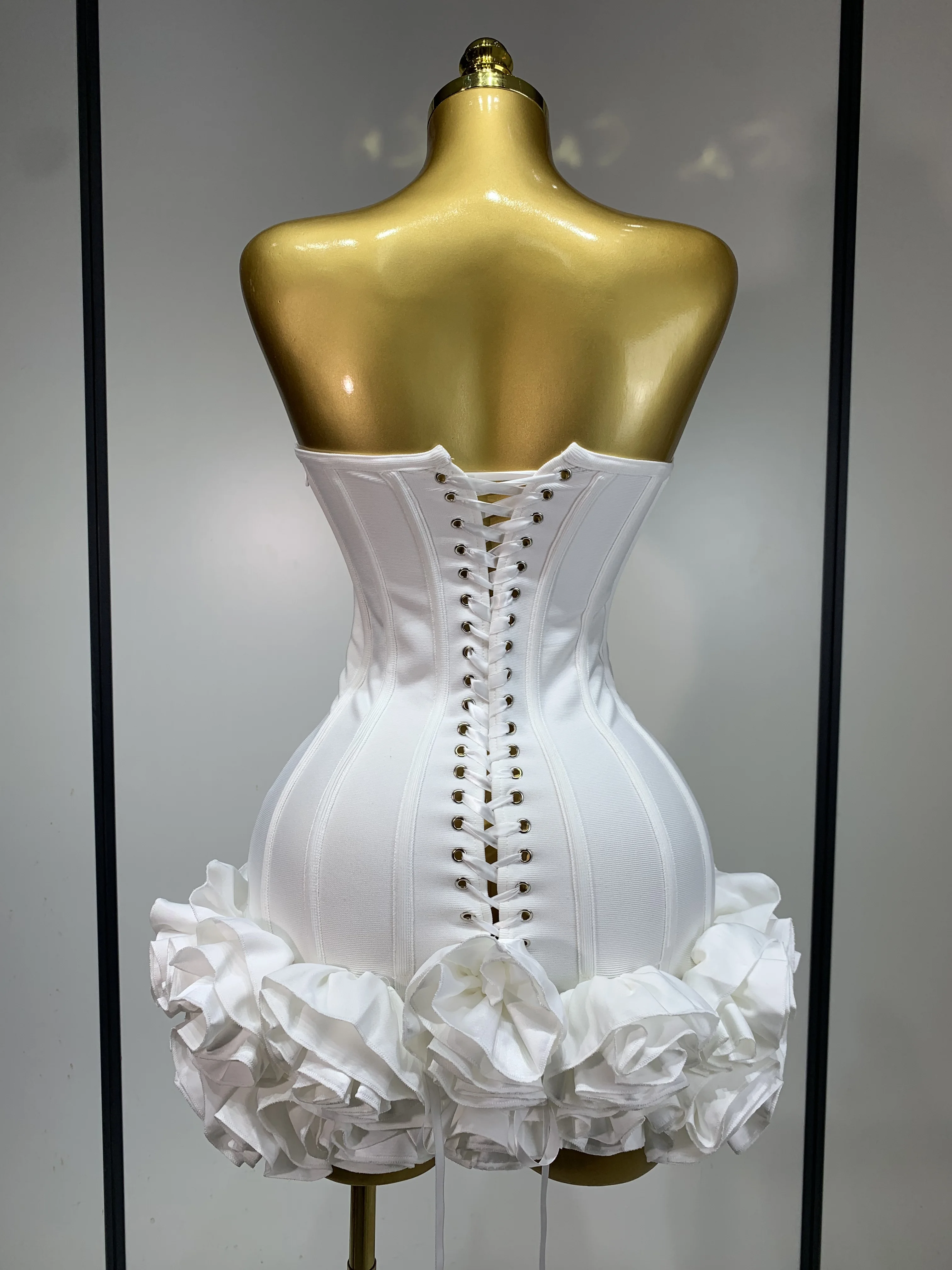 Women Sexy Strapless Backless Flower Embellished Mini Bandage Dress Bodycon Celebrity Party Cocktail Evening Party Club Dresses 189 S1548637563374479a943a4ad63542b49g