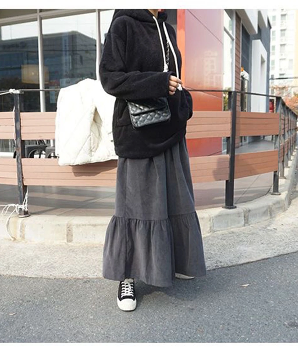 The loose, student-style, retro autumn corduroy fashion A-line all-in-one mid-calf apricot aesthetic skirt from Harajuku