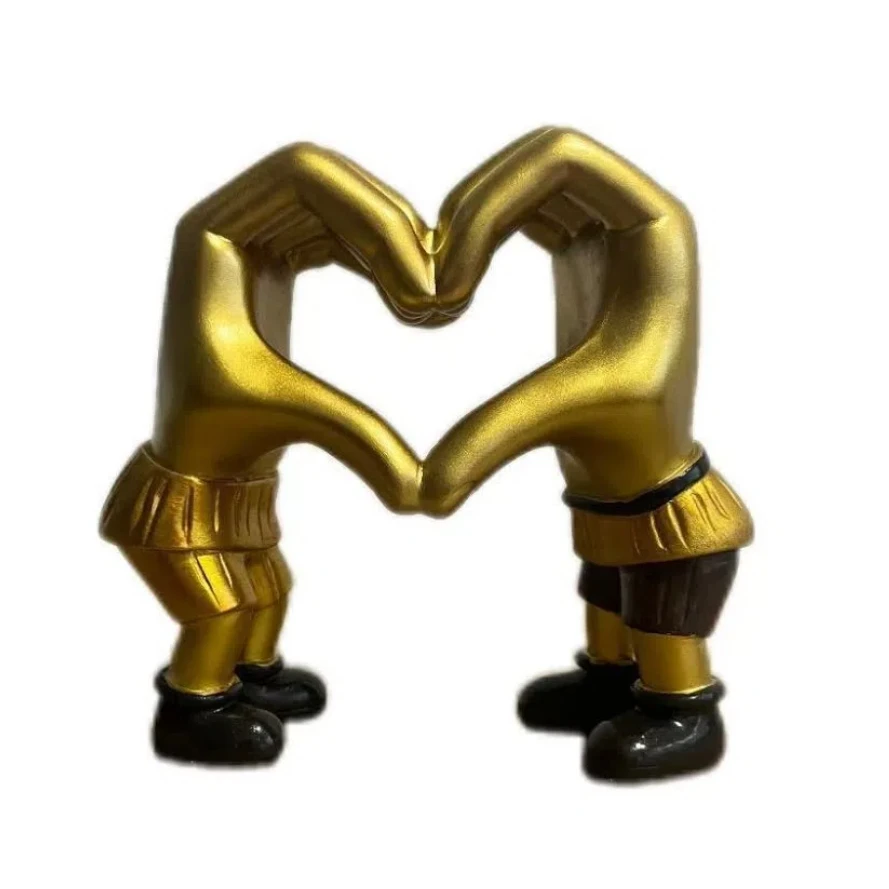 

Loveheart-shaped Valentine's Day Decorations Two Hands Romantic Valentine's Day Adornment Golden Resin Festive Table Model Toys