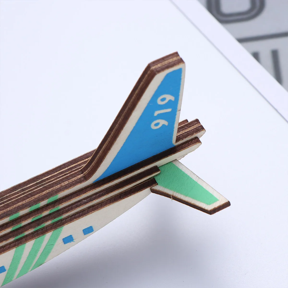 

Wooden 3D Puzzle Passenger Plane Bright Color Educational Assemble for Kids Enhance Creativity Exercise Imagination Desk