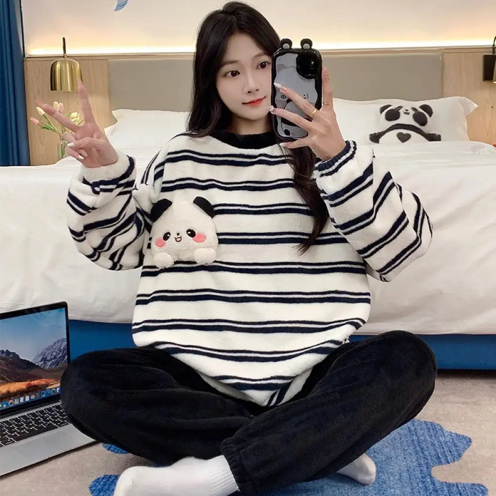 Nette Hallo Kitty Frauen Warme Flanell Pyjamas Set Kawaii Weibliche Winter Verdicken Hause Kleidung Mädchen Cartoon Verdicken Nette Tops Hosen