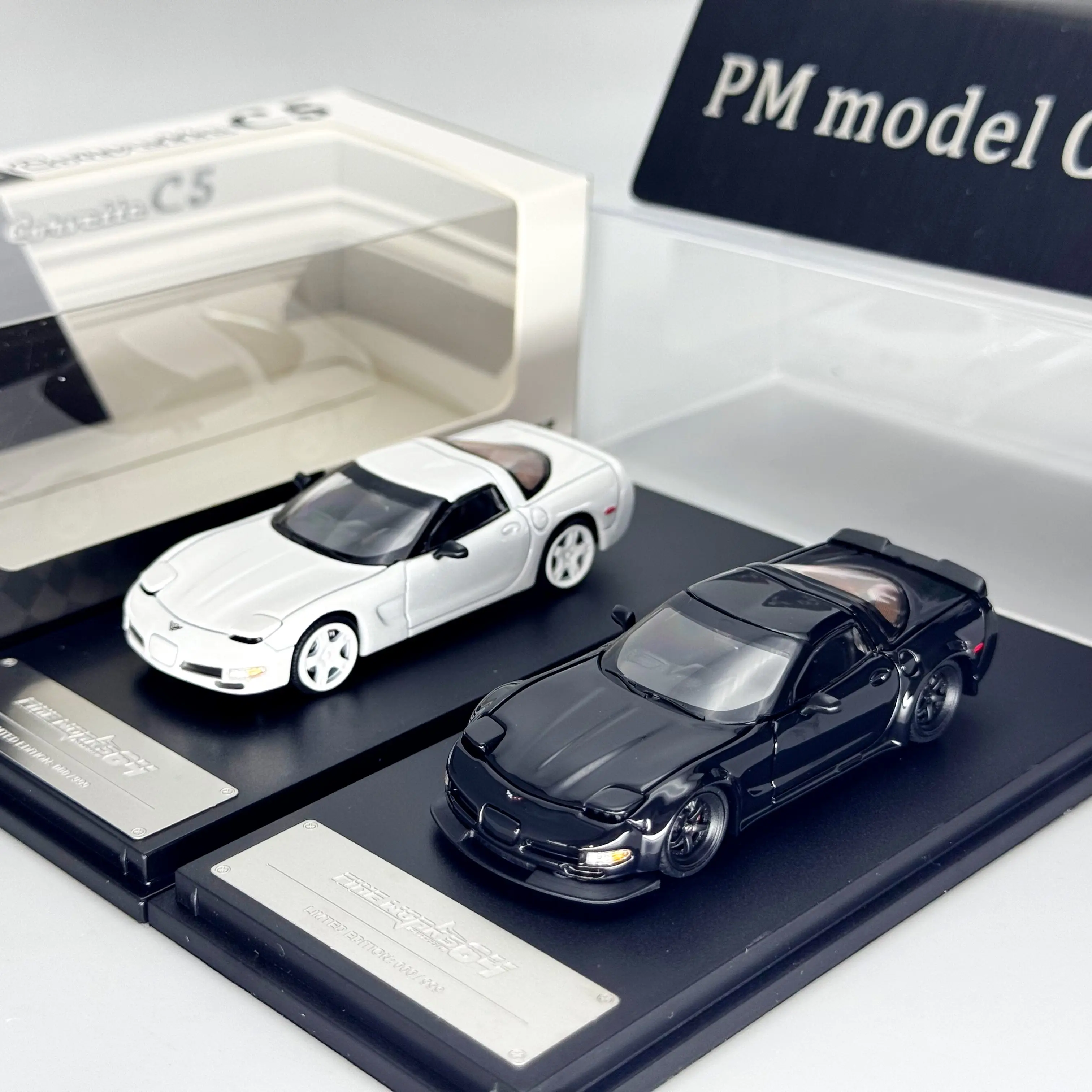 Fine Works64 1:64 Chevrolet Corvette C5 Pop Up Headlights Alloy Diecast Model Car Collectible Gift Ornament