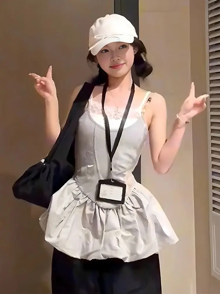 

Повседневный комплект из двух предметов: элегантная летняя юбка-халтер с кружевными вставками и утягивающим поясом, укороченная юбка-бутон, стройнящий эффект