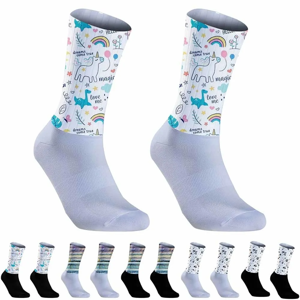 

Super interesting mid-length socks, suitable for both male and female teenagers, for sports and cycling.
