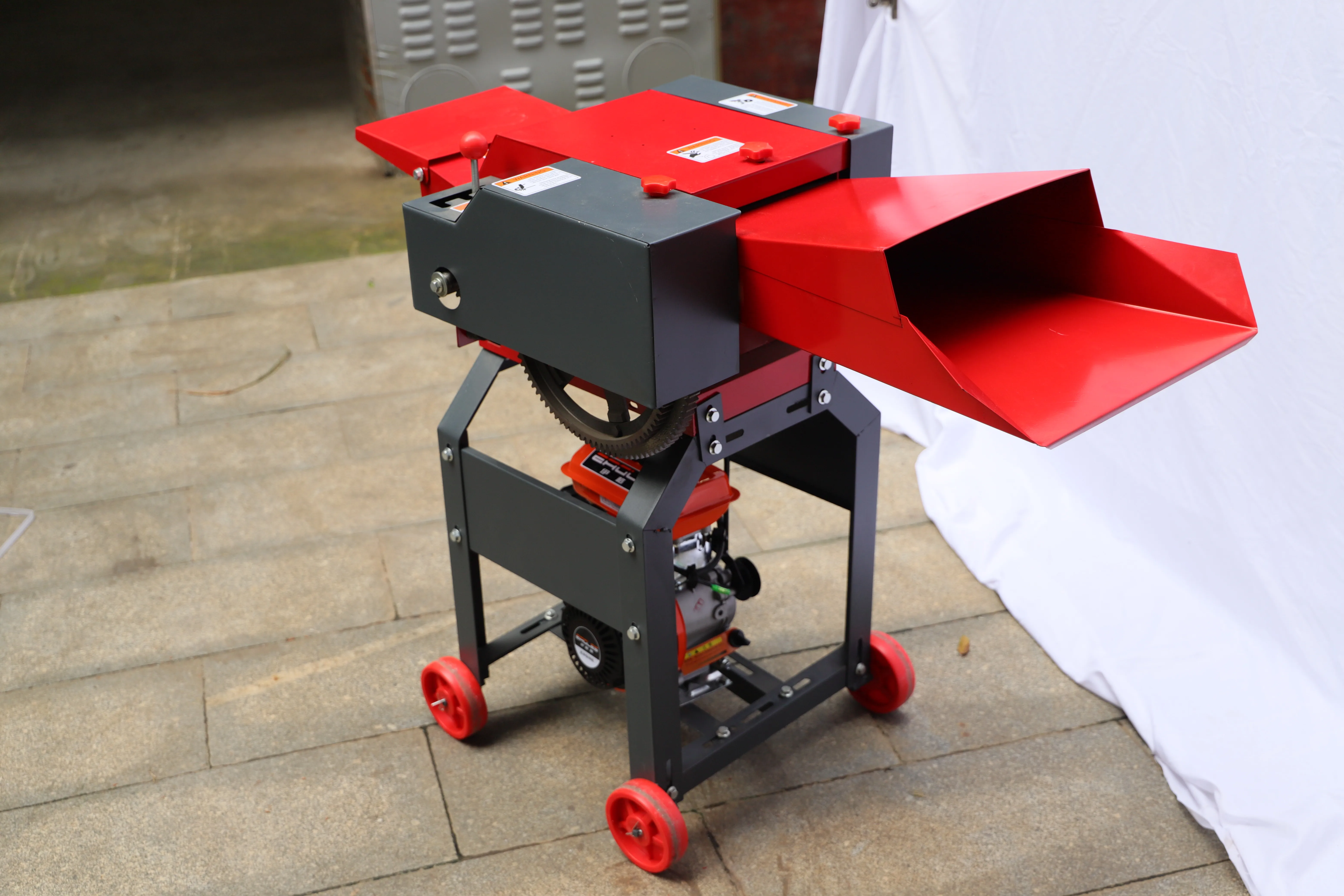 Portable Grass Feeding Chaff Cutter  Certified  Forage Chopper Machine with Adjustable Cut Length