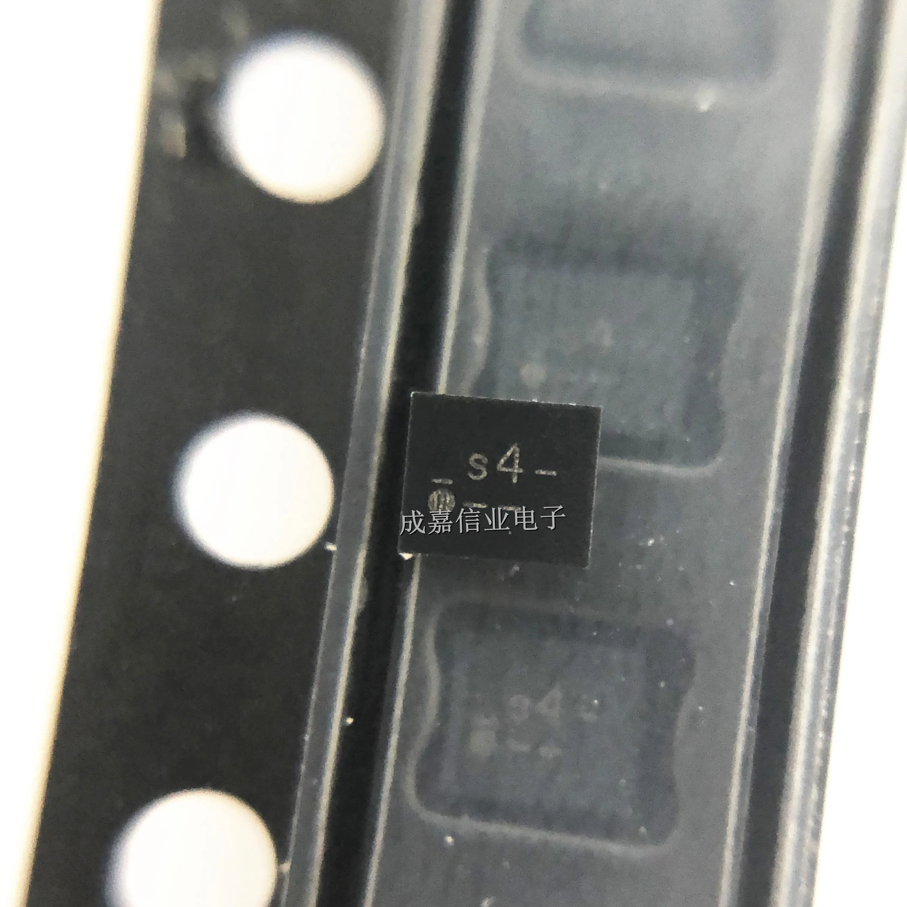 10pcs/Lot NTS0104GU12 XQFN-12 MARKING;S4 Translation - Voltage Levels 5.8ns 5.5V 250mW OD Operating Temperature:- 40 C-+ 125 C