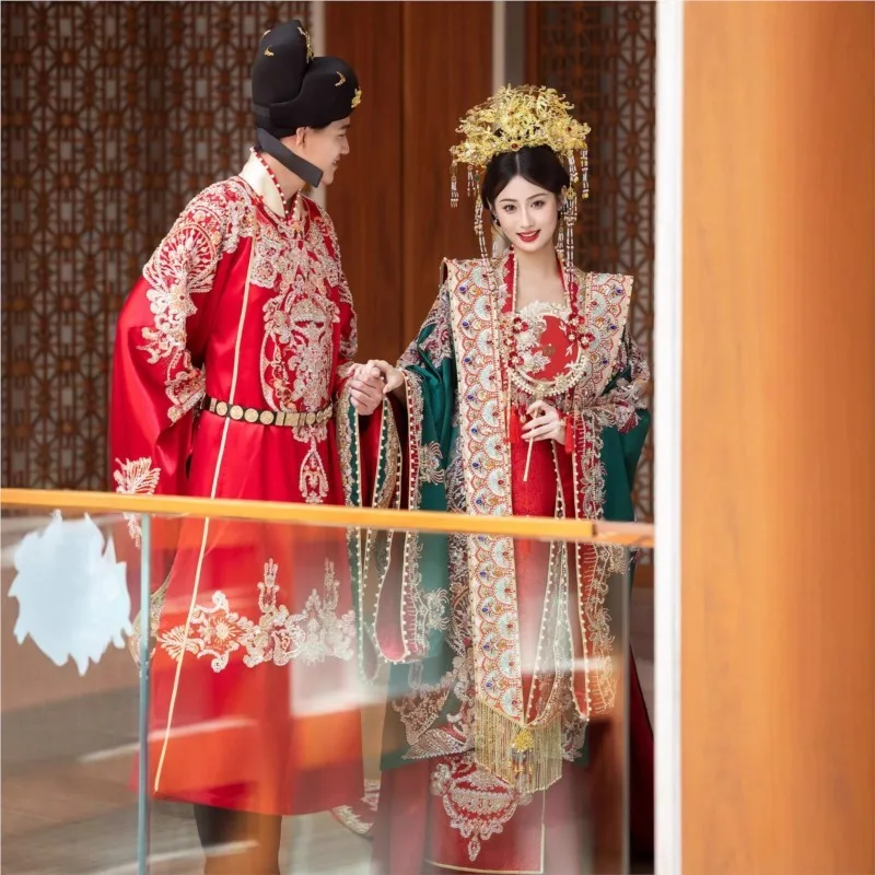 

The new style of Han wedding dress complete set traditional Chinese dress crown and red cape long tail is heavy ancient costume