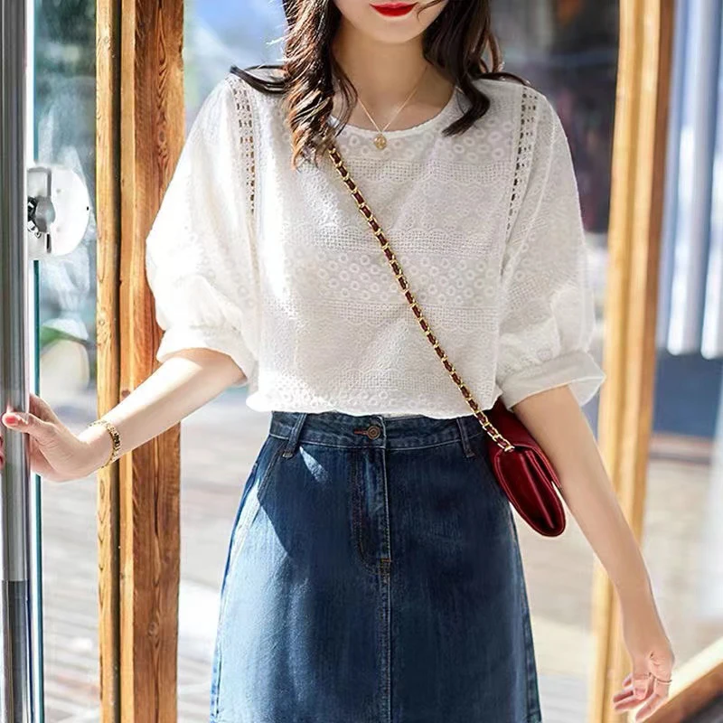 Cotton White Women Shirt Korean Sweet Lace Loose Female Blouse Summer New Lantern Sleeve O Neck Fashion Ladies Casual Tops