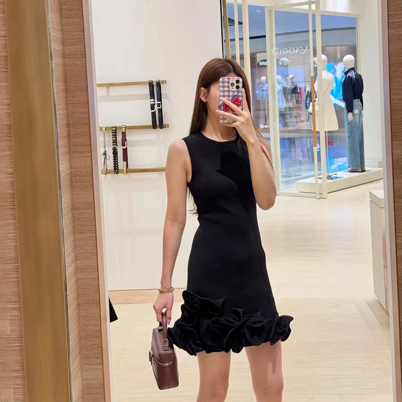 

Elegant Women's Summer Dress Black Slimming round Neck Sleeveless Elastic Short Dress with Ruffle Skirt for Slimming Effect