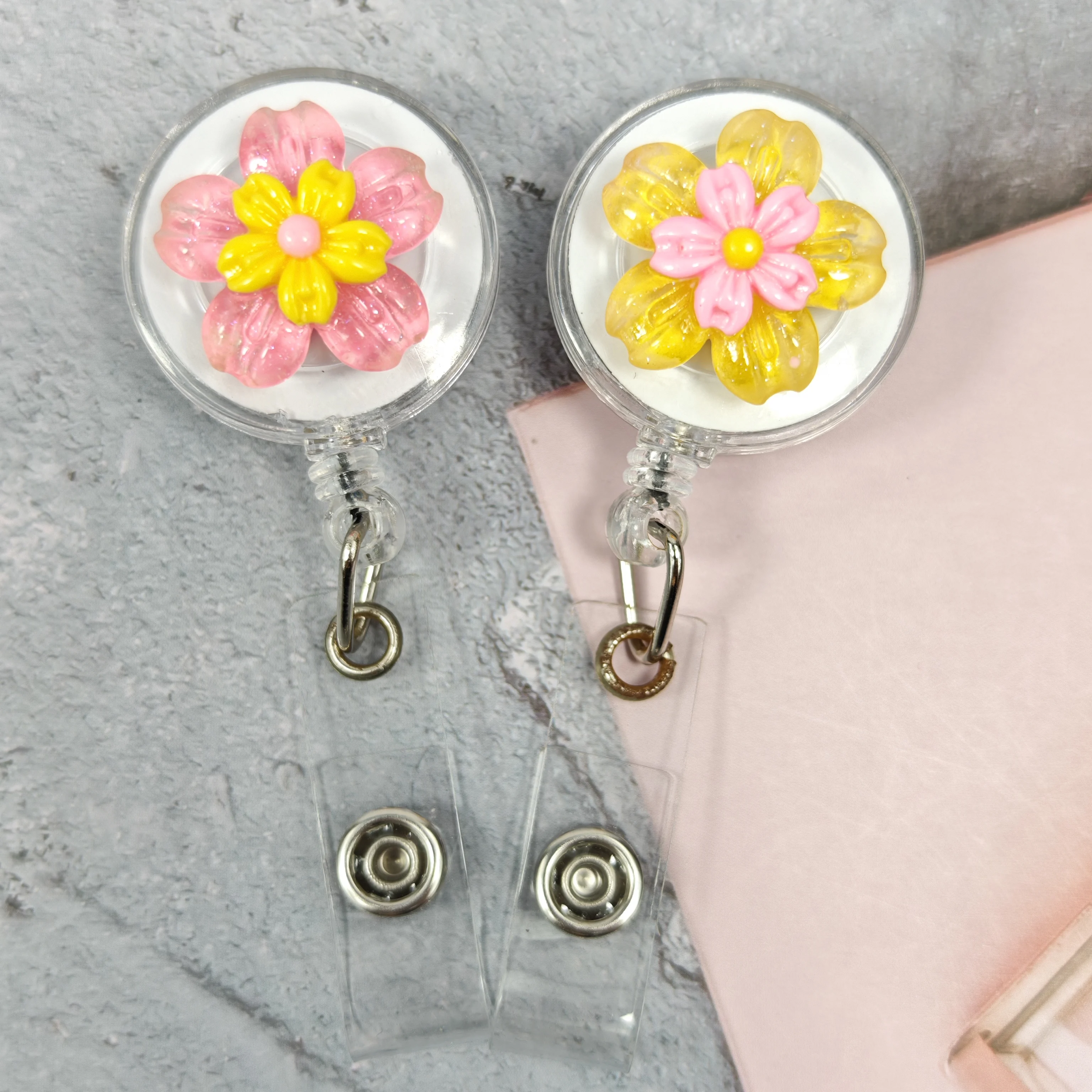 The New Double-Layer Five-Petal Flower Series Name Tag Lanyard Clip Clip Is Easy To Pull