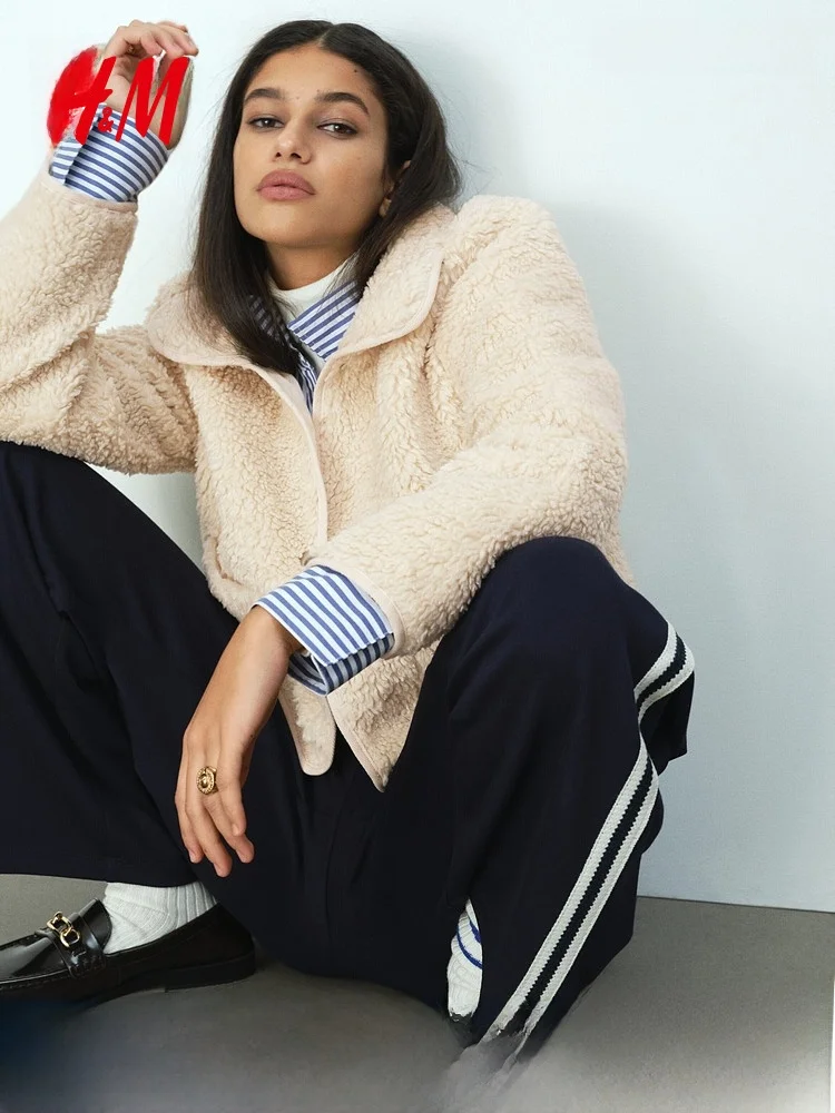 

Пальто H&M Teddy для женщин, летнее, короткое, с воротником, 1315972, из полиэфирного волокна, приталенный крой, с карманами, универсальный размер
