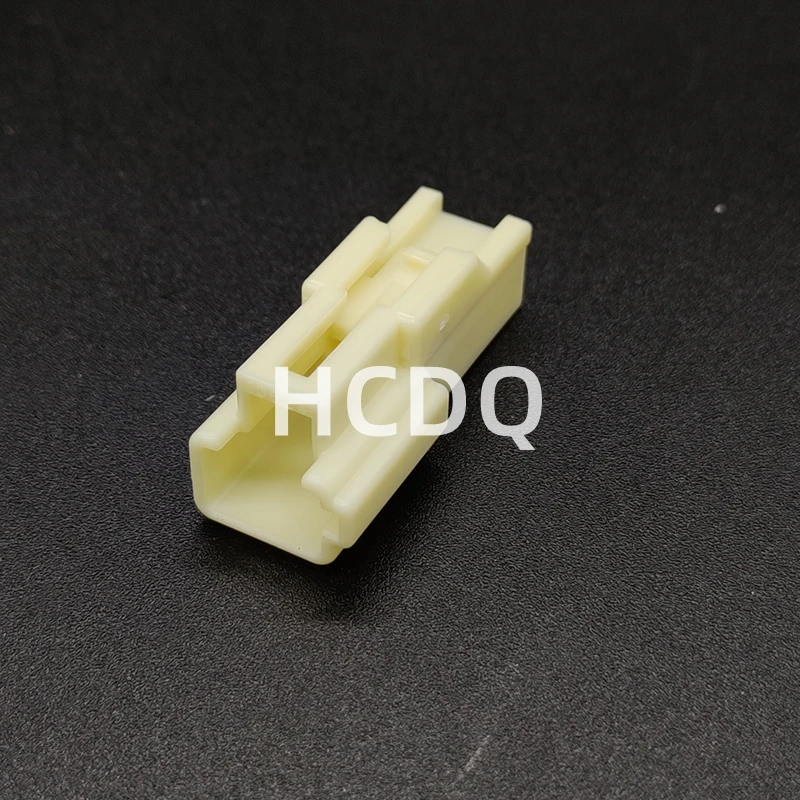 

10 PCS Original and genuine 7282-1020 automobile connector plug housing supplied from stock