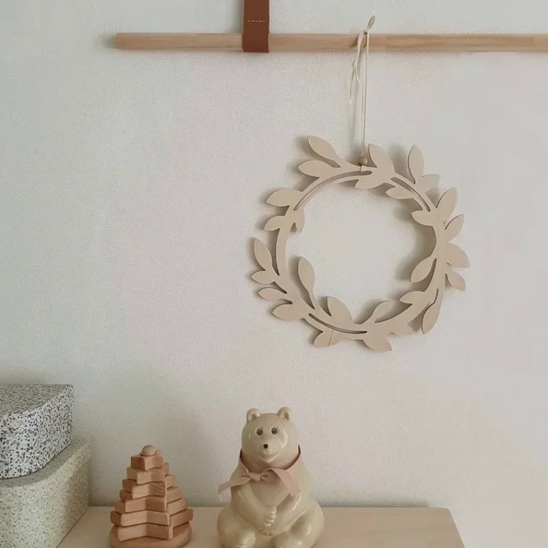 INS Nordic drewniany oliwkowy wieniec na ścianę wisząca dekoracja Handmade drewniany Ornament na wystrój pokoju dziecięcego Studio rekwizyty