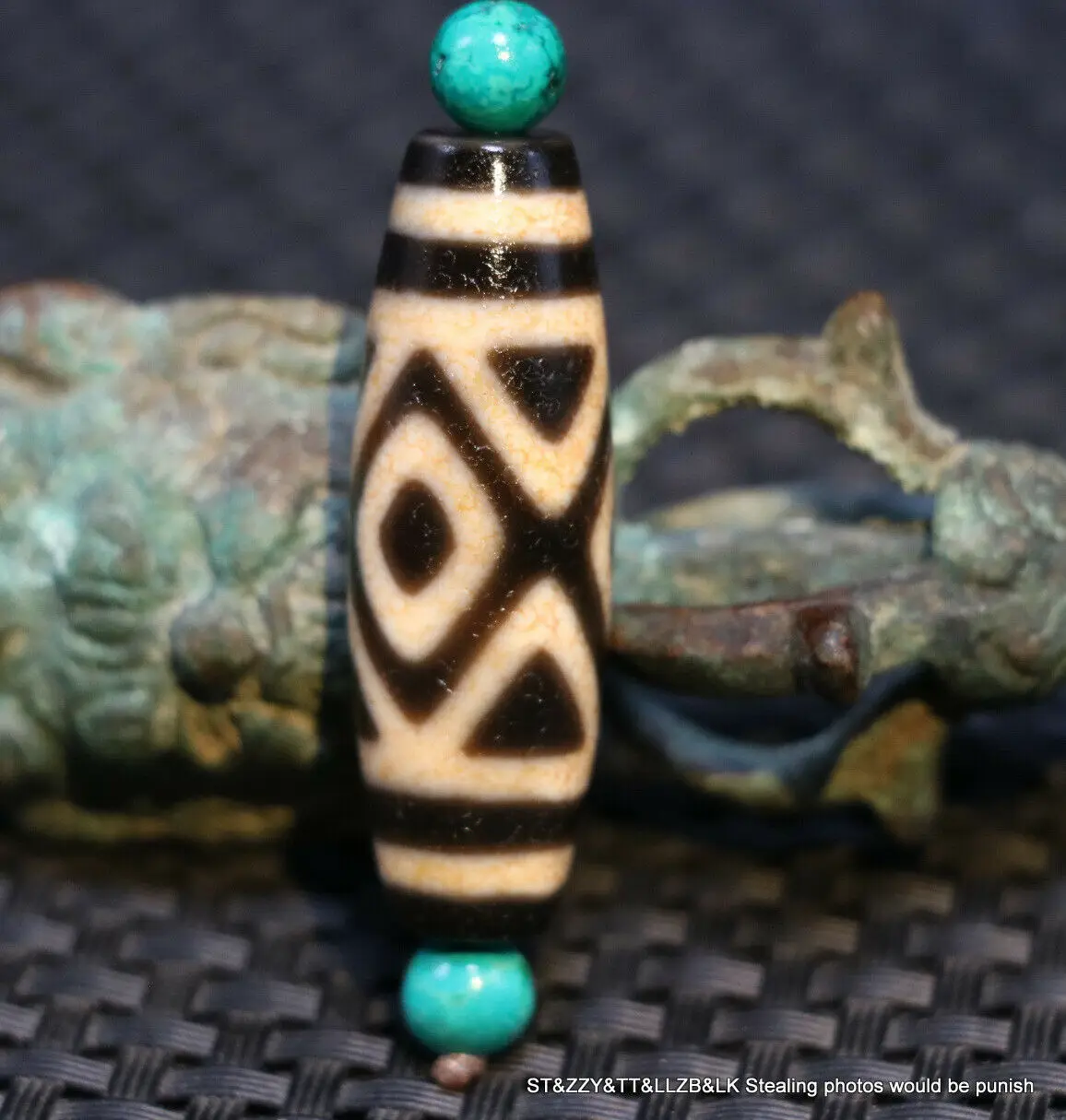 

Unique Style Energy Tibetan Top Old Agate Oily Patina 3 Diamond Eye Peak dZi Bead Totem 39*13 FR SS168 Talisman UPD0914A117