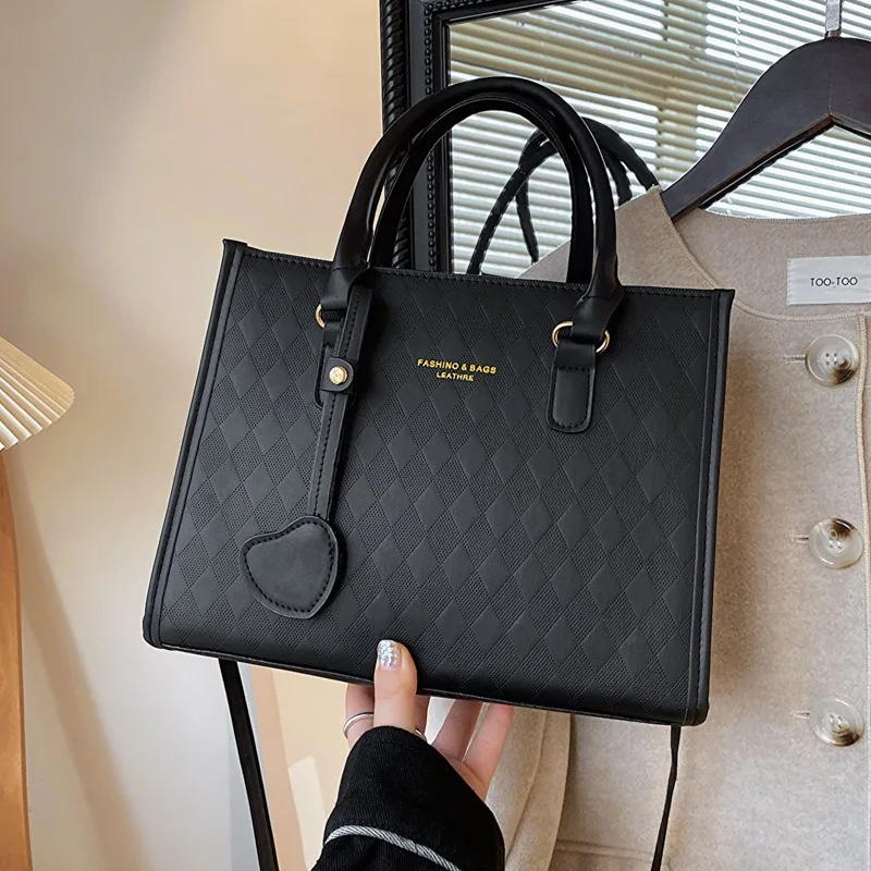 

Женская сумка большой вместимости, новая универсальная корейская версия 2025 года, сумка через плечо на одно плечо, маленькие квадратные сумки на одно плечо